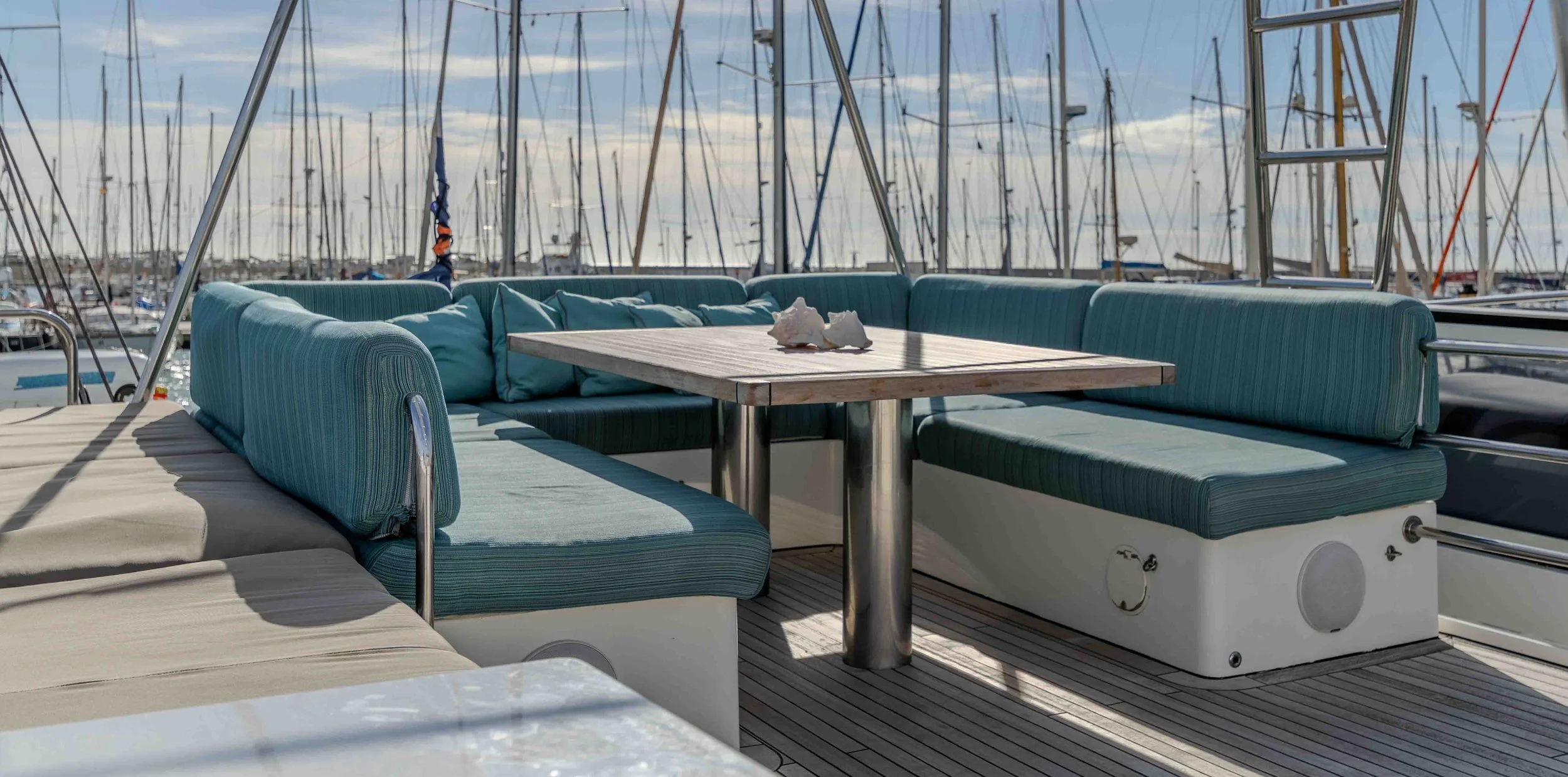Flybridge Dining for 10