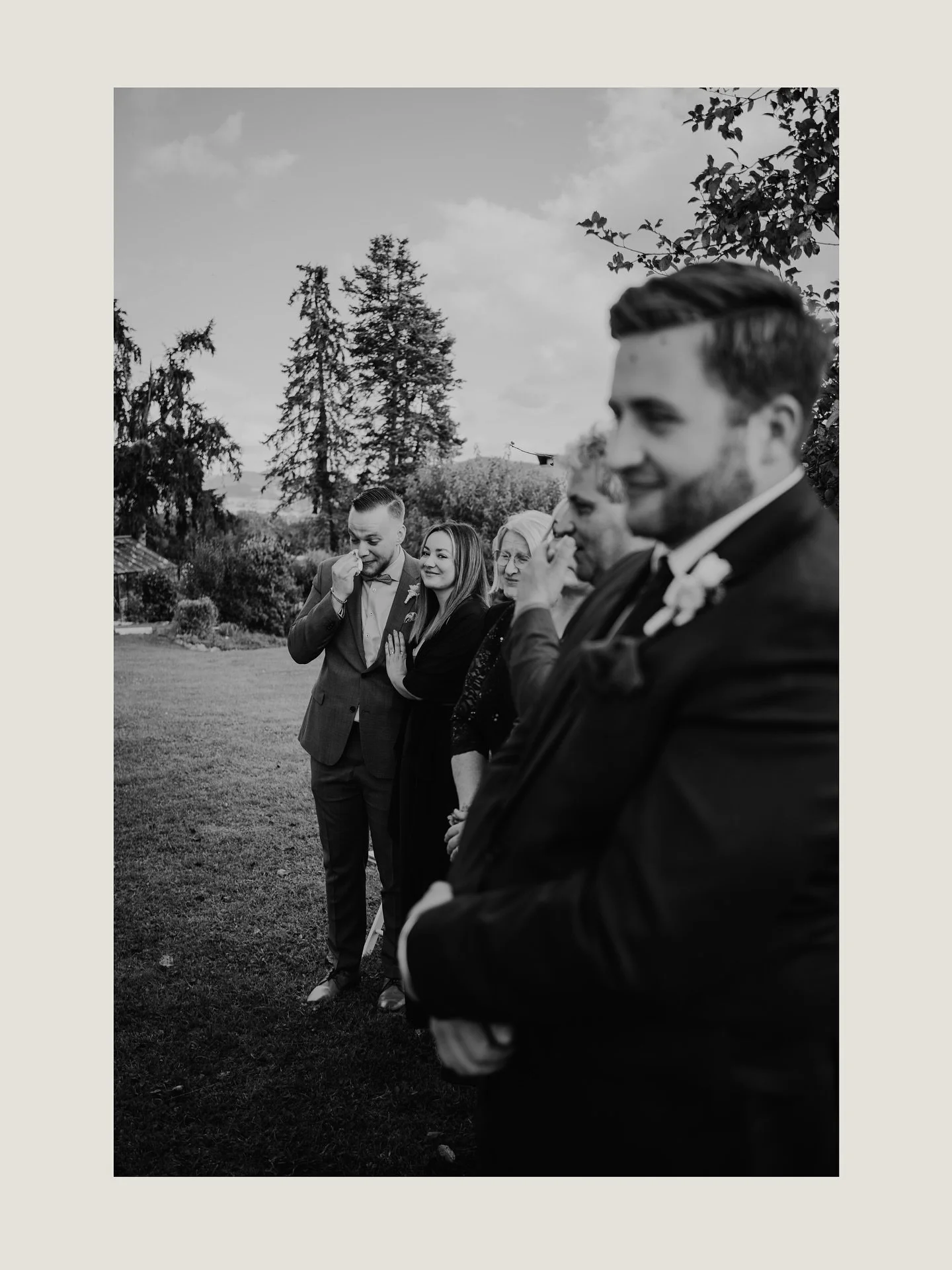 A photo that wasn&rsquo;t on the timeline &mdash; and I love it! Bei dieser Trauung von Lea&amp;Maximilian blieb wirklich kein Auge trocken 🥹