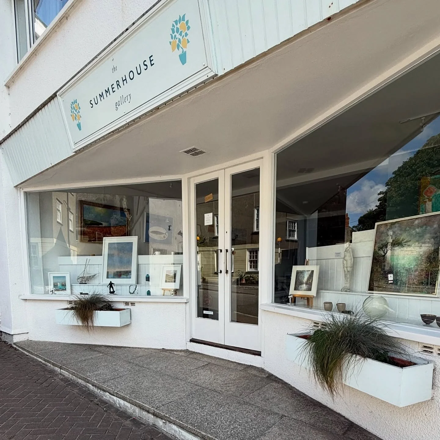We have had a full rehang of the gallery to include work from all of our fabulous Summerhouse artists! Including new work from Iona Sanders, Kate Richardson and Jill Hudson. 

Open today 11-4.30
Open Monday - Friday 10.30-5.30 

We would love to see 