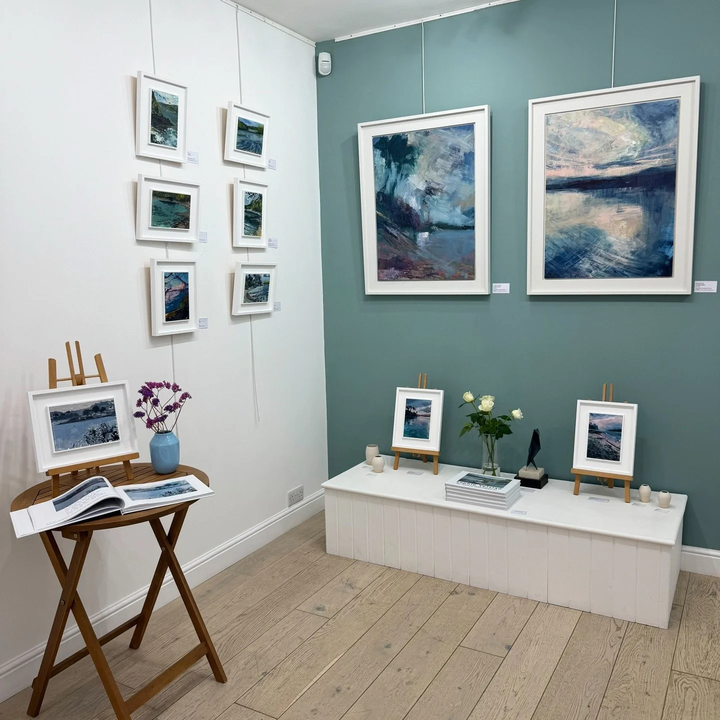 We had a wonderful day in the gallery today with artist Sophie Velzian, chatting with visitors about her latest series of paintings inspired by the River Helford. It was a pleasure to see so many people engaging with her work and creative process.

S