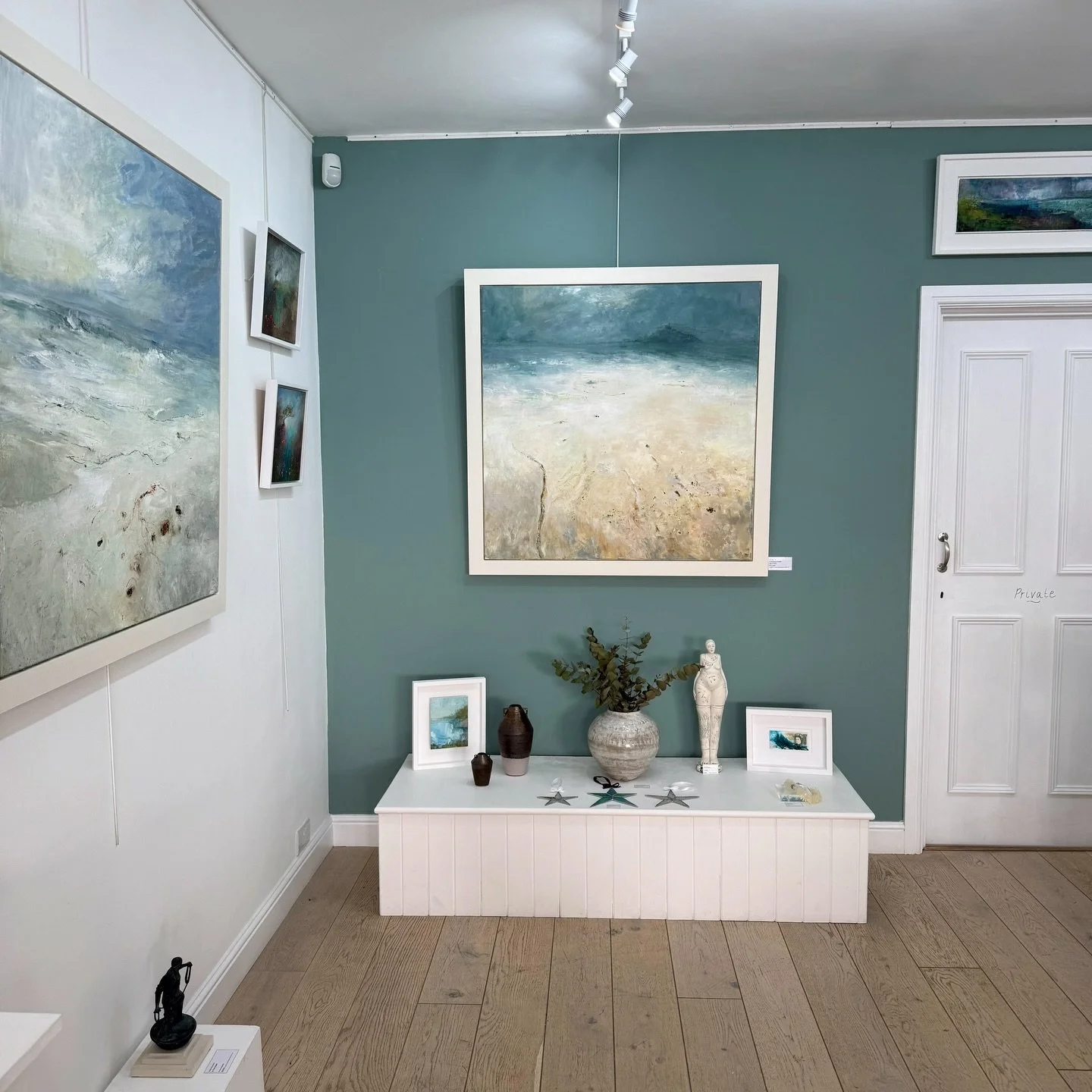 And just like that, we are in January! 💫

January is a time for tying up loose ends, finalising our new year of show plans (🤩) and giving the gallery a top-to-toe deep clean and fresh lick of paint. 

We will be open all of this week 11-4, then clo