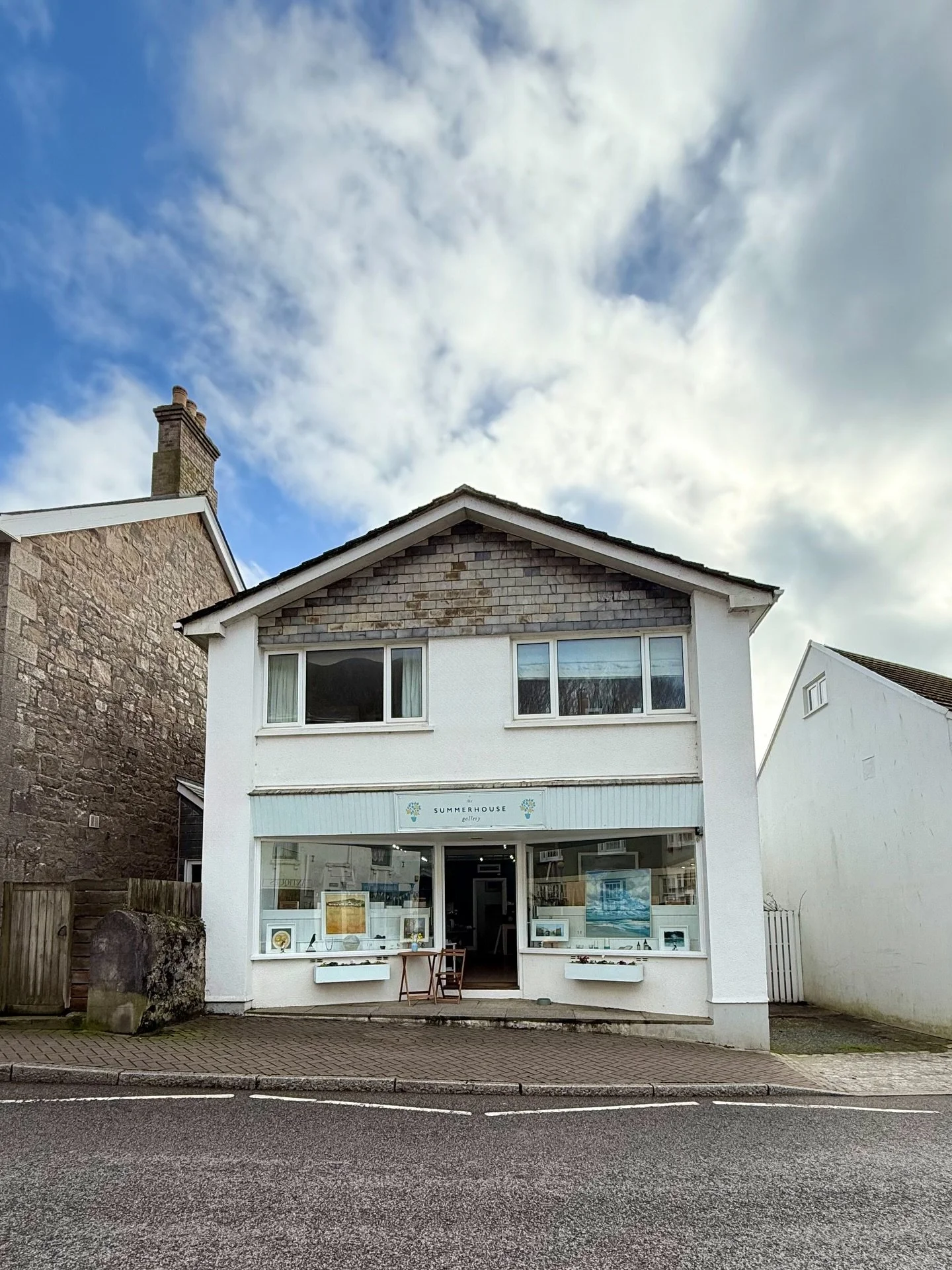 A little roundup of our week 💛

1. The SUN came out today! 
2. Lovely desk chaos 
3. Perfectly pink, a delivery of new jewels by Tegen Jewellery 
4. The book that keeps flying off the table! Available from our web shop.
5. &lsquo;A Place of Sanctuar