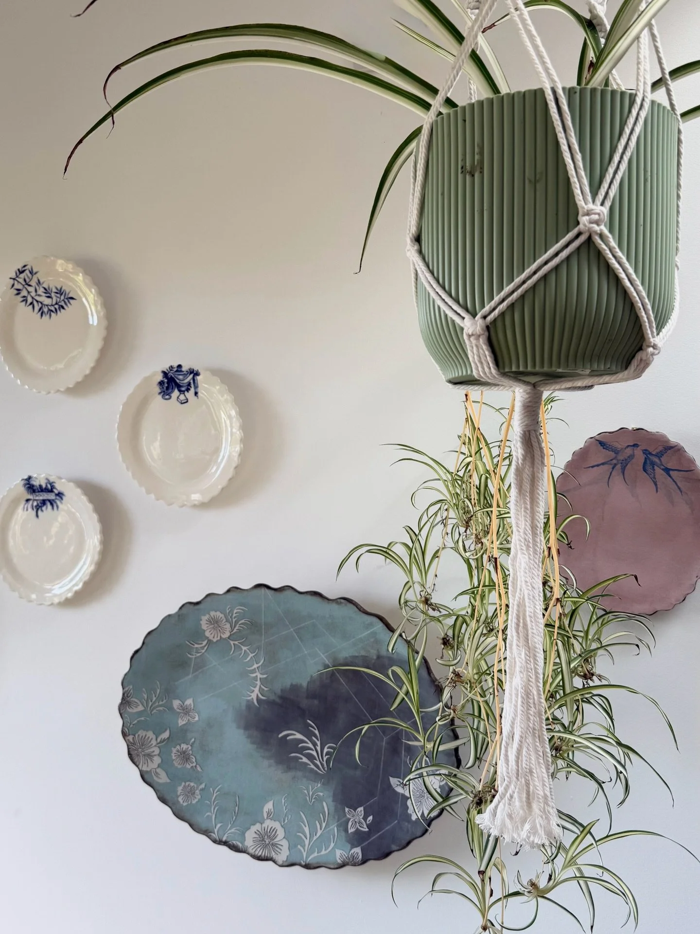 We had the pleasure of visiting St Ives&ndash;based ceramicist, Sarah Dunstan, in her lovely studio yesterday.

Sarah shared the inspirations behind her distinctive pottery style, from the fabrics used in her mother&rsquo;s dressmaking to the metals 