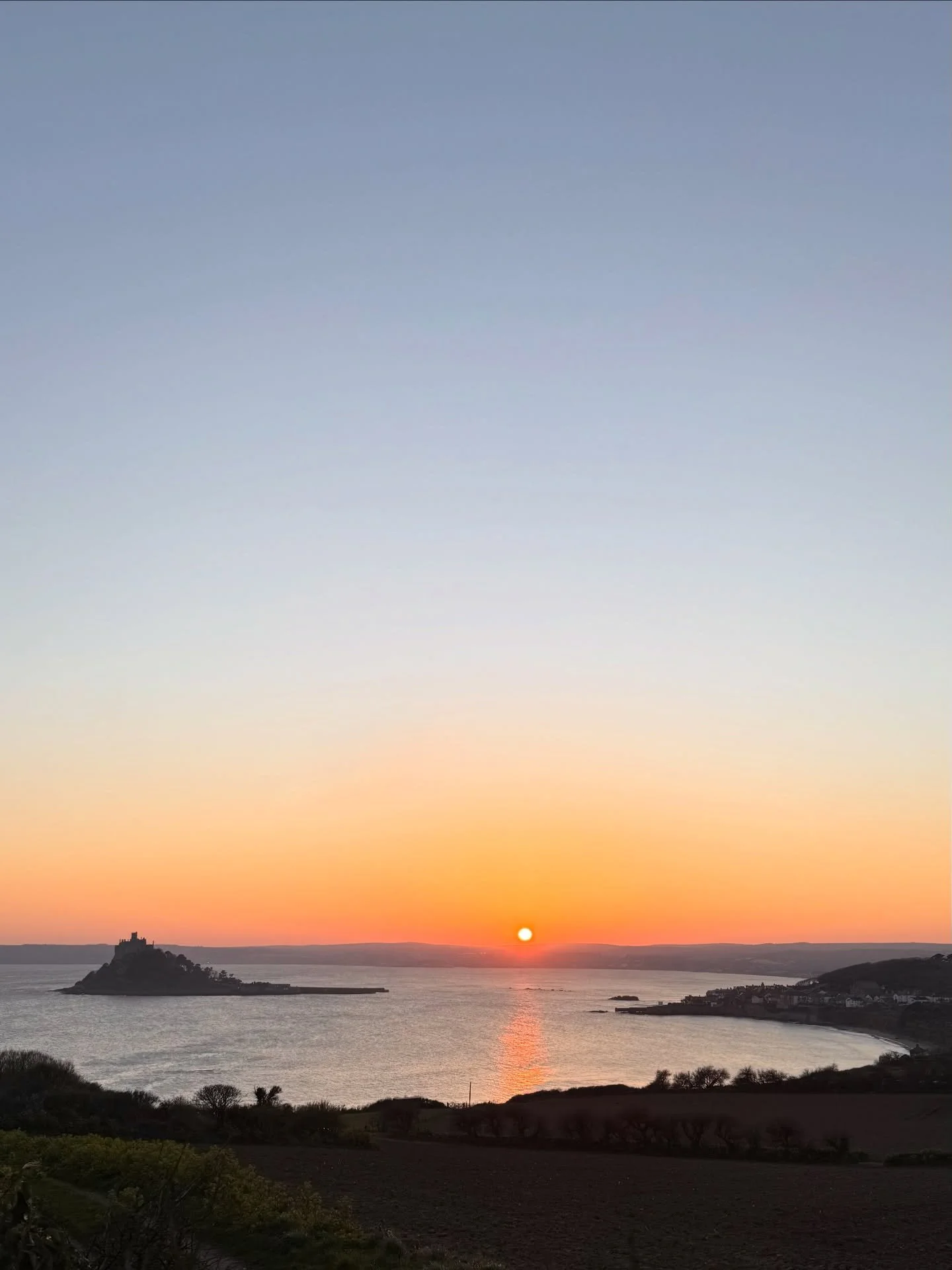 Golden hour walks after a very lovely day in the gallery today! Thank you to all who stopped by ☺️

We will be open as usual tomorrow and over the weekend, then closed for a day (or two) to hang our first show of the year! 

The Summerhouse Gallery, 