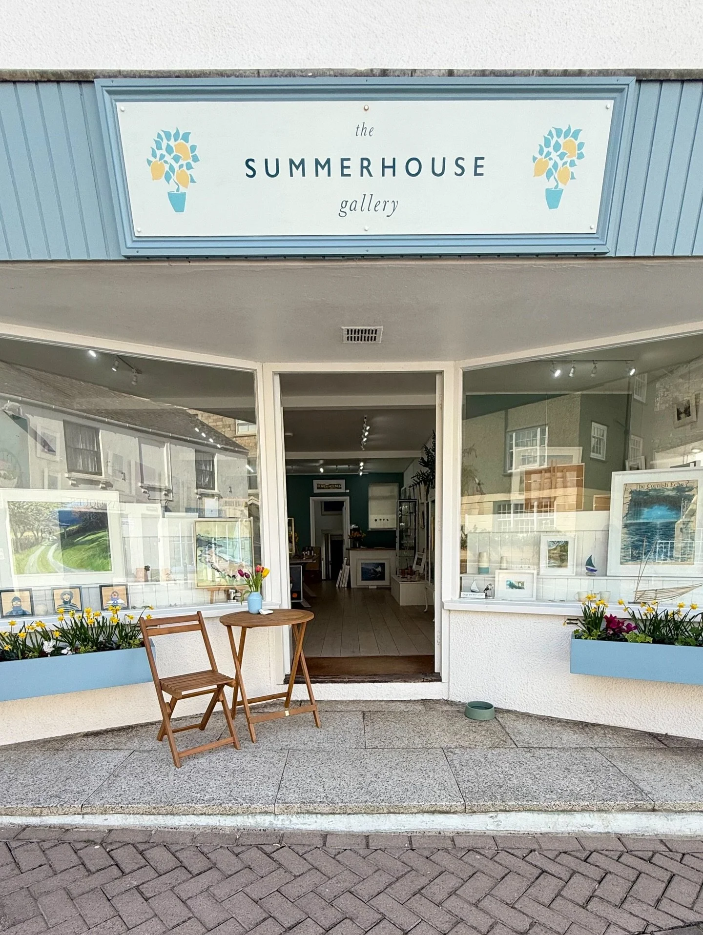 Can we keep the Spring Collection up forever? Arriving at work, turning on the lights and opening the doors to this show is the best part of the day at the moment! We will never get bored of these happy views ☺️ 

It&rsquo;s the most sparkly morning 