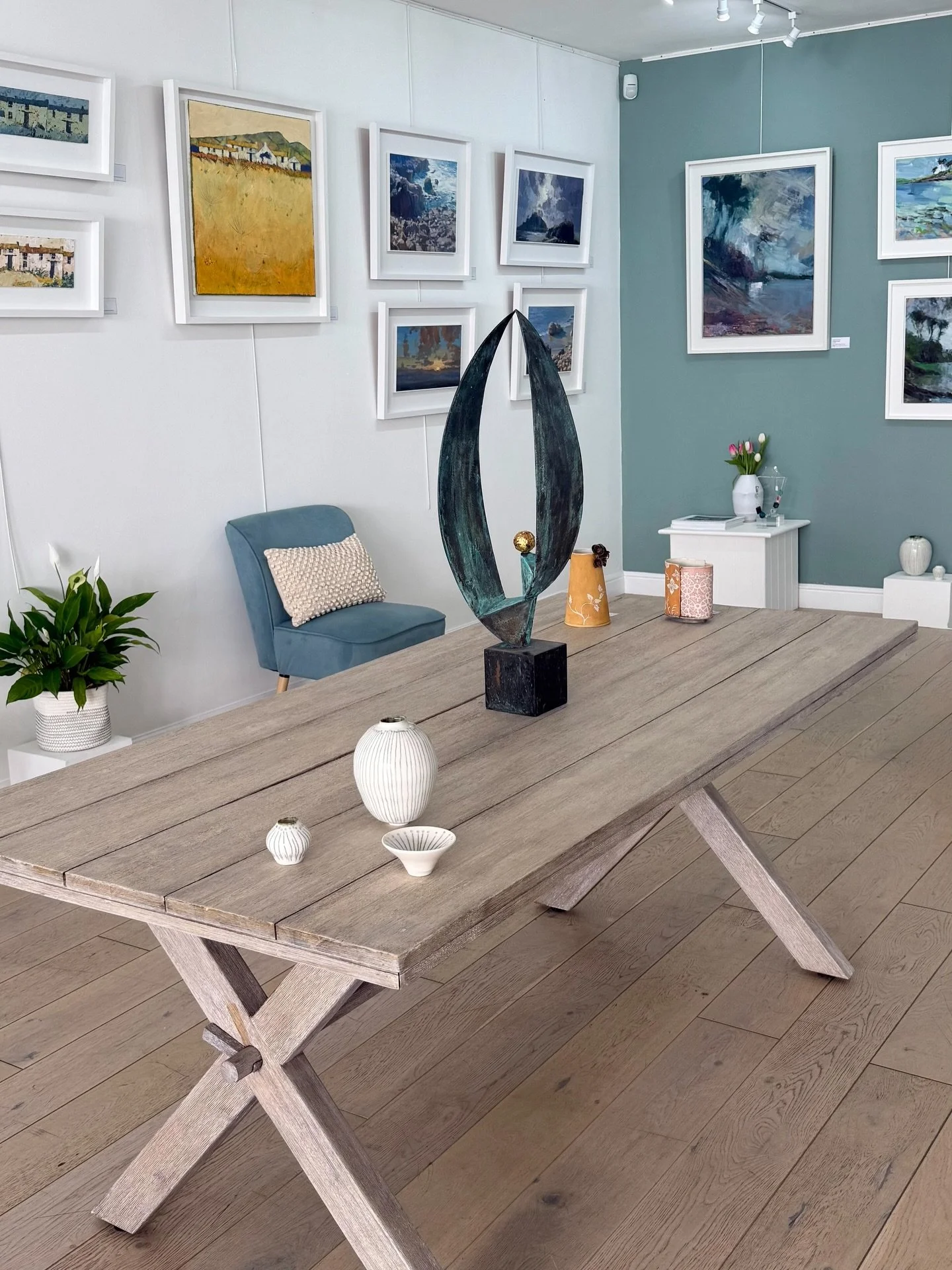 Showing you around the gallery&rsquo;s fresh, post-Easter rehang: phase 1 😀

As The Spring Collection comes to a close, we have completely rehung the gallery with work from all of our gallery artists. Integrating our fabulous 3 new artists into the 