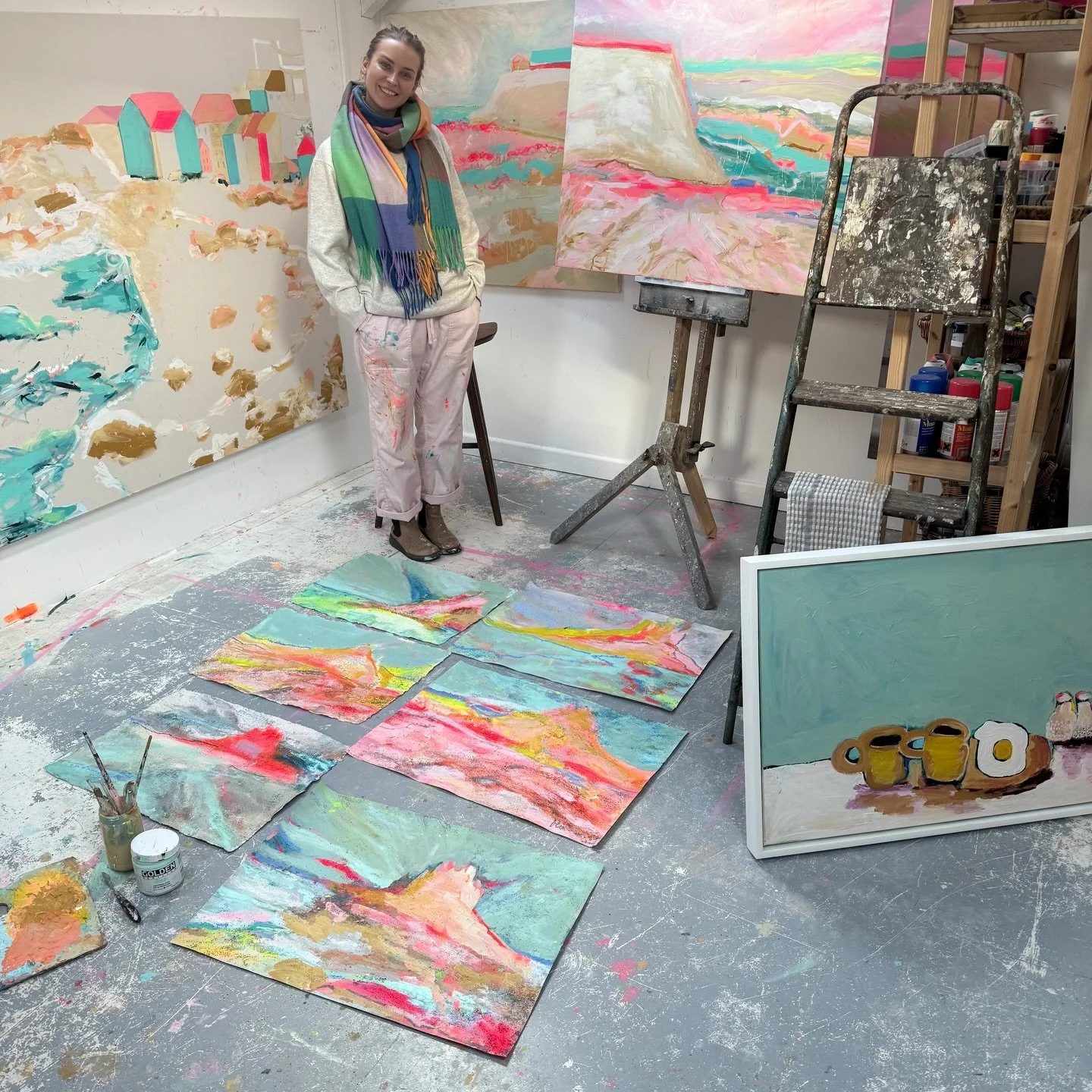 Kimmy Hussey 🎨 

British contemporary painter Kimmy Hussey works from her studio above the Penwith Gallery in St. Ives, creating paintings that explore the boundaries between observation and imagination. Her practice encompasses dreamlike garden abs