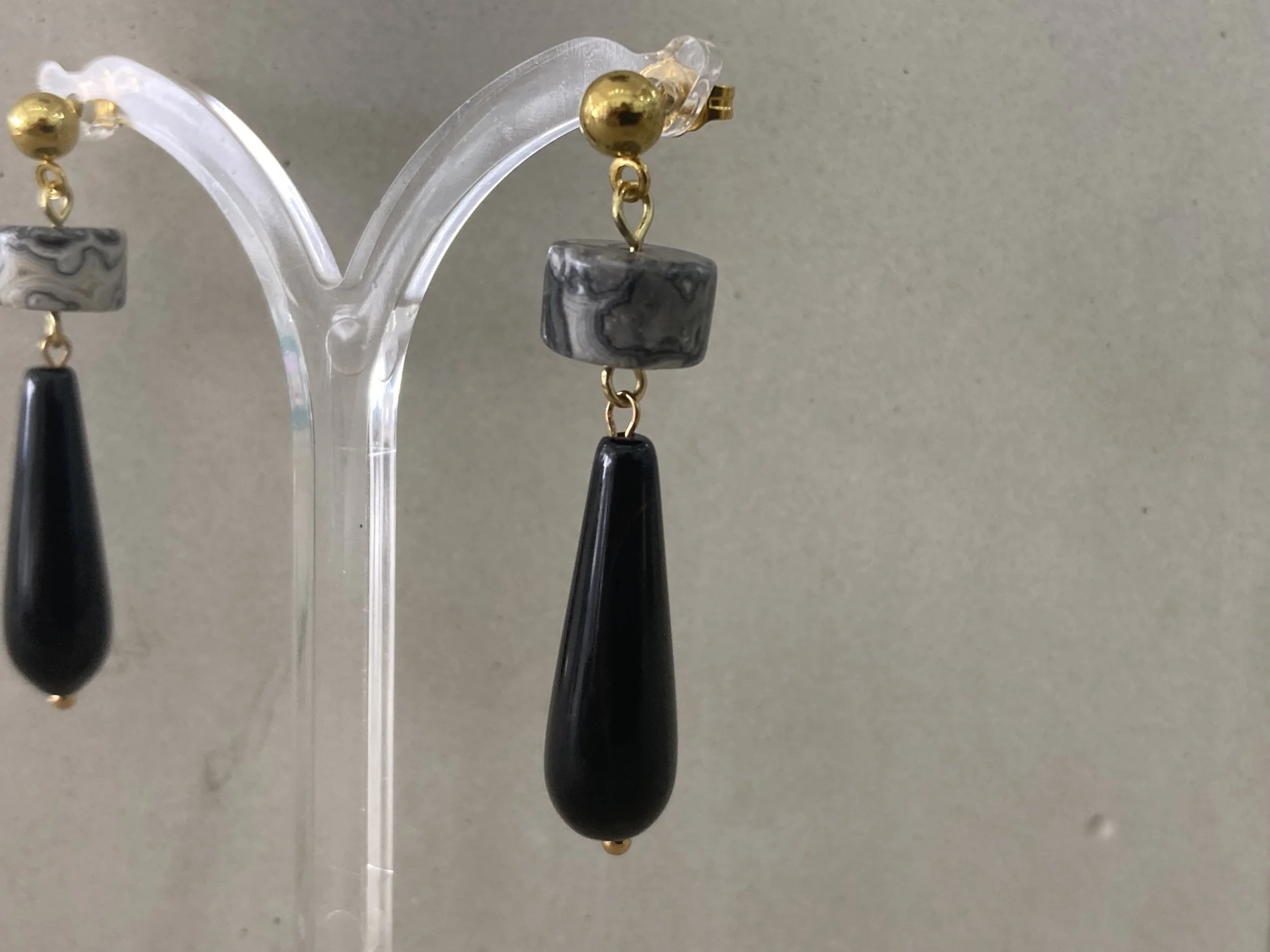 Onyx Drop Gold Stud
