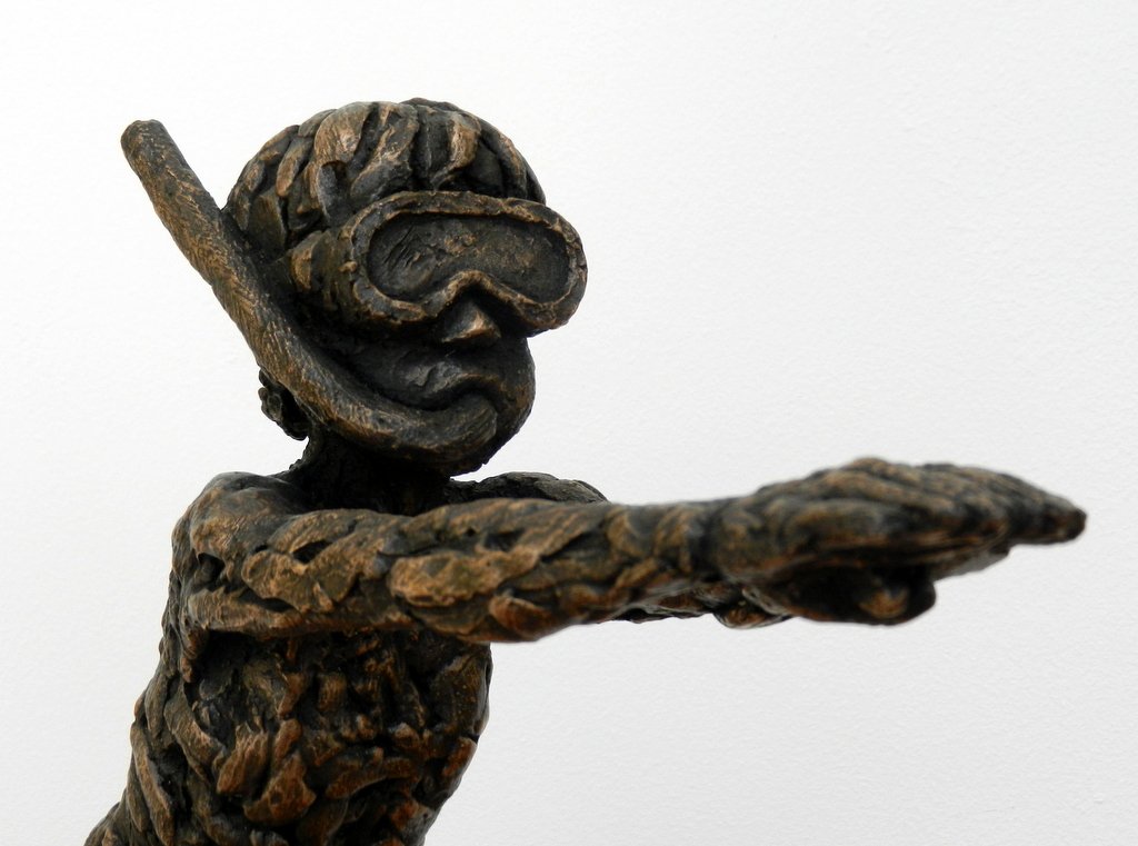 Anna Rothwell 'Making A Splash' Detail 1 Bronze Resin.JPG