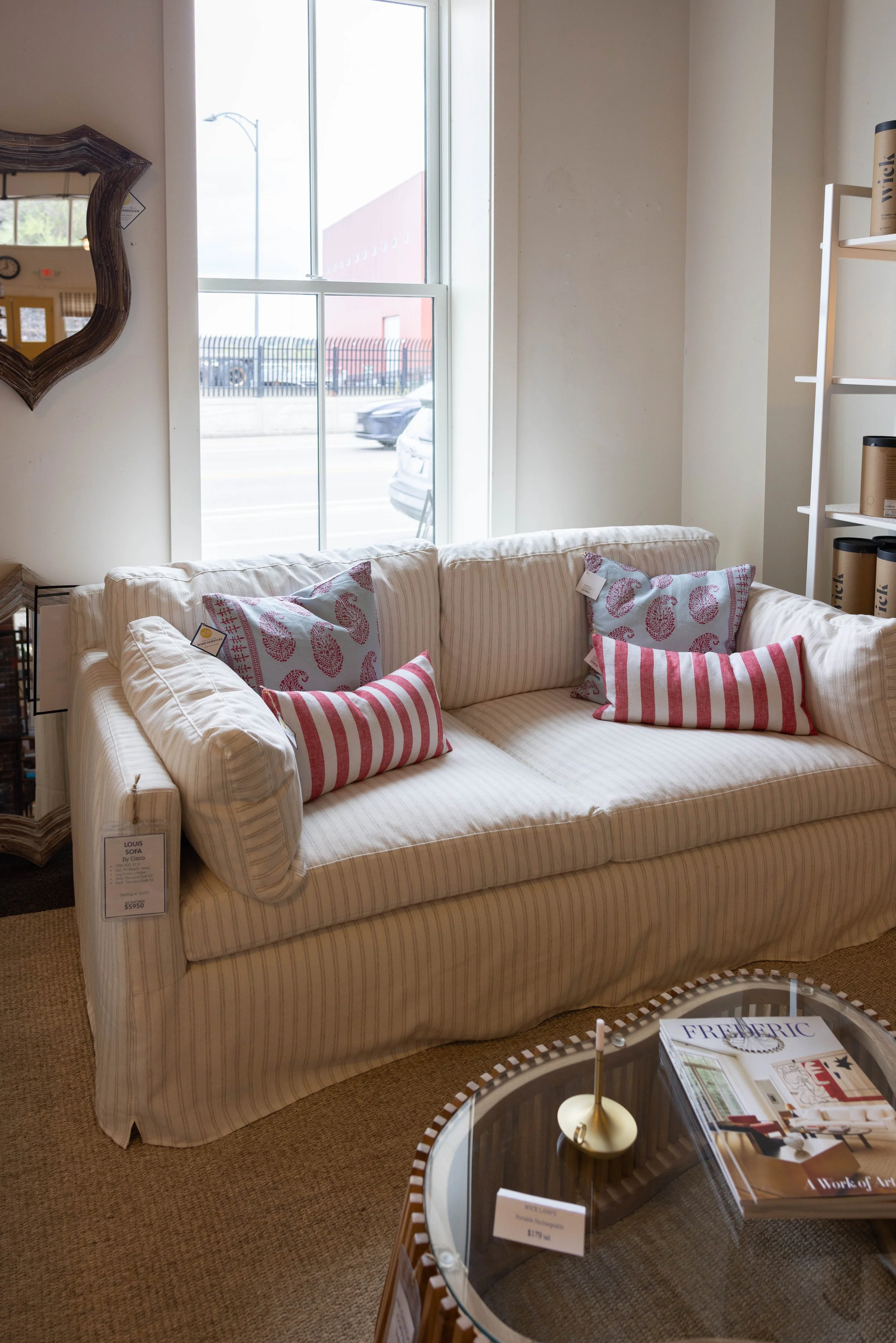 Louis Sofa
$5950
78W 40D 31H