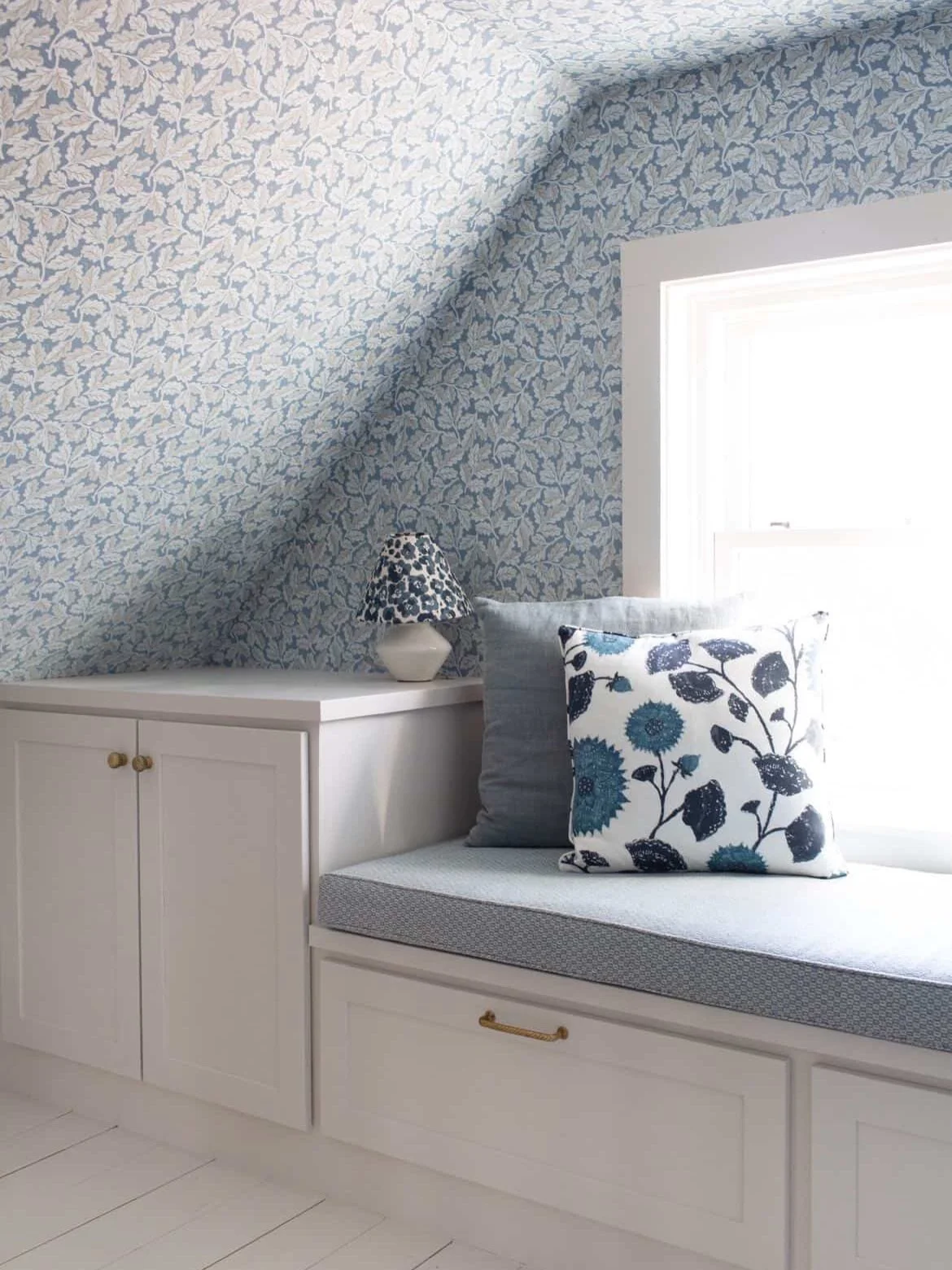 We created a lil project for @thewillardgallery &mdash; peep the cushion &mdash; and it just works for the space so beautifully! They sent us these photos and we&rsquo;re obsessed! #hrinthewild 😉✨