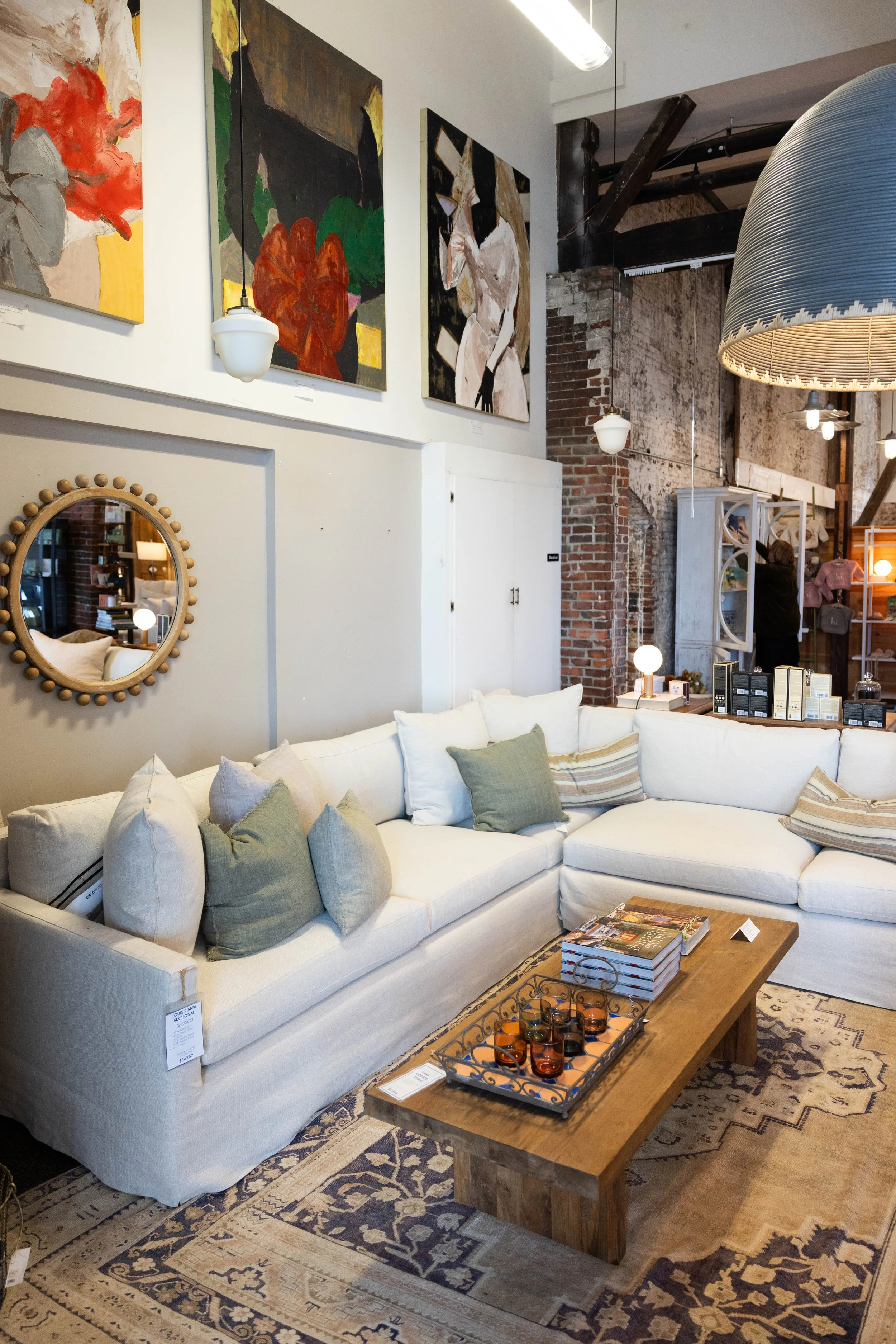 Louis Sectional
$16,757 As Shown
120W 120D 31H