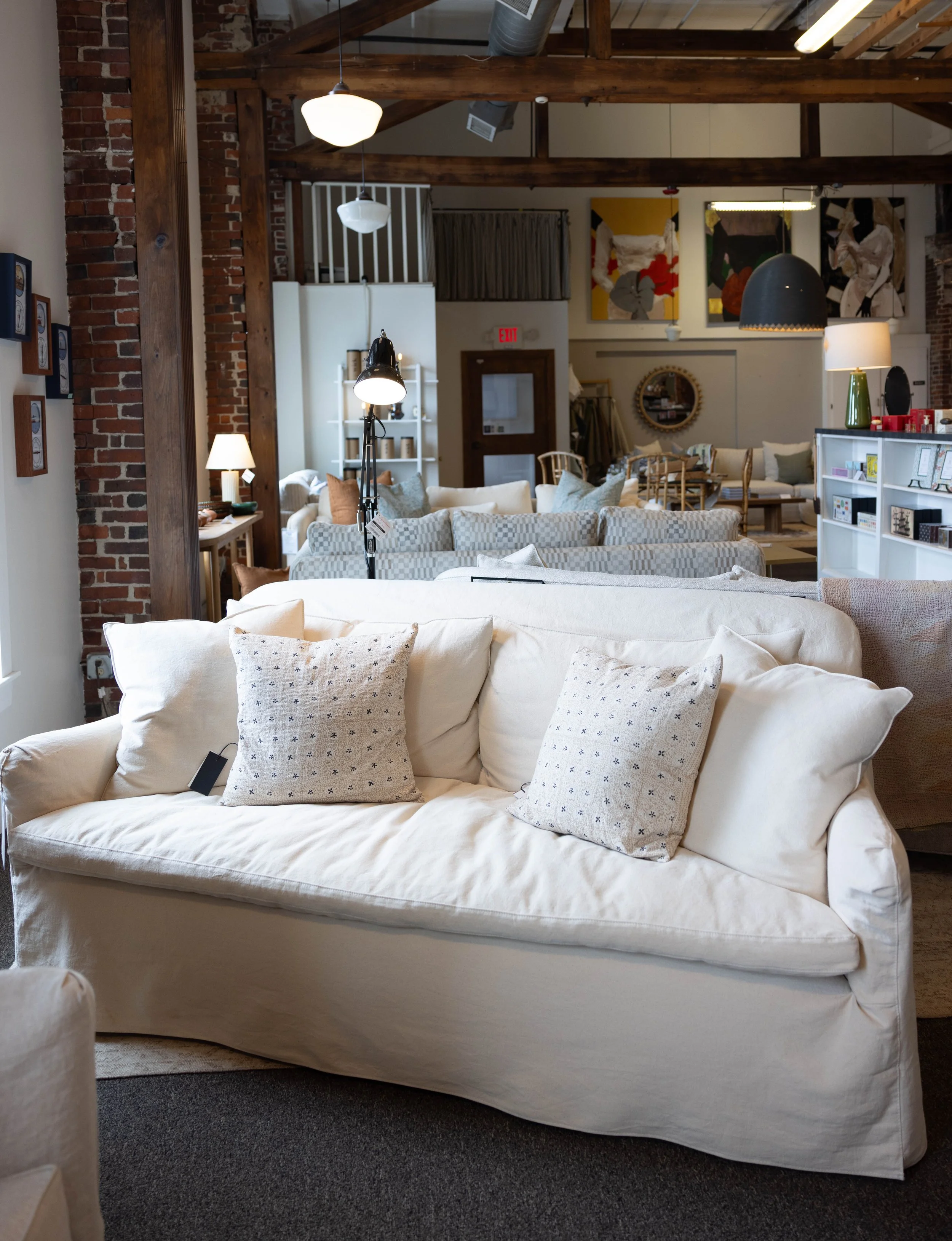 Hazel Sofa (Slipcovered)
$7075
78W 42D 33H