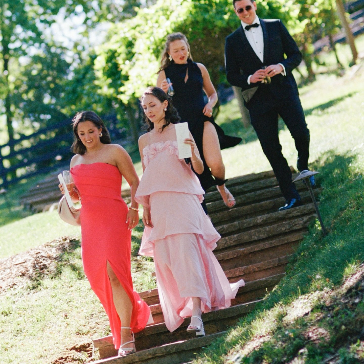 &ldquo;Guests can make their way to cocktail hour.&rdquo;
Film stills from the vineyard- drinks poured, laughter spilling, tight hugs everywhere you look 🥂

team
venue- @thevineyardathighholly
planning- @shelbyelainestudios
florals- @gardeniaflorald