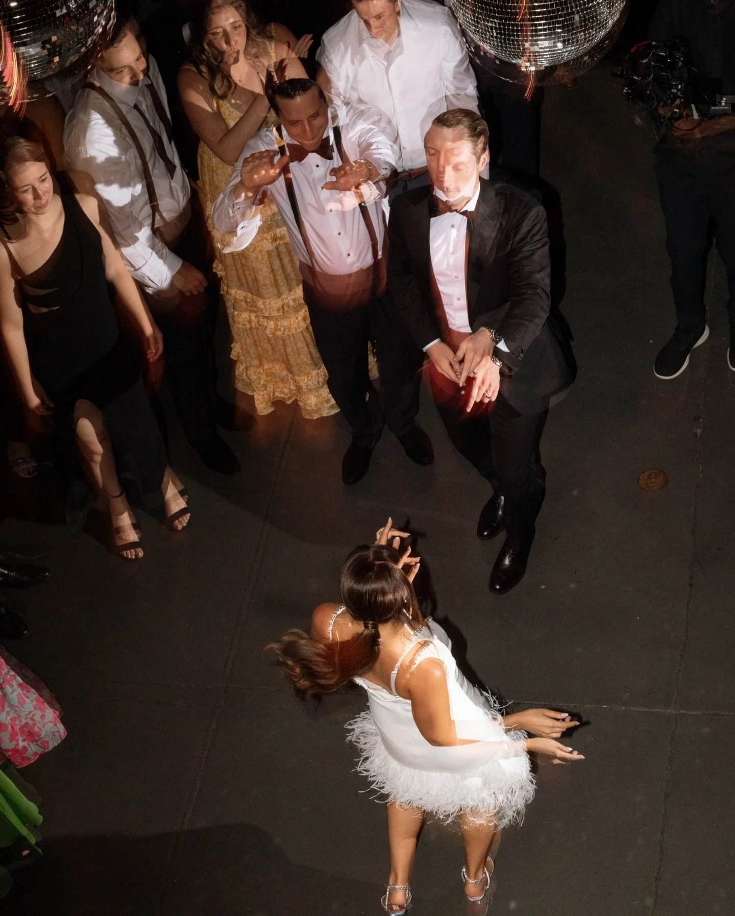 from above ☁️ 📍

Planning + Design @veronicajoyevents
Venue @thefoundrylic
Catering@marceybrownsteincatering 
Photographer @Stephaniepaulaphoto
Videographer @shutterandsound
Lighting @ulsnyc
Florals @sarahsaundersstudio
Rentals @broadwaypartyrentals