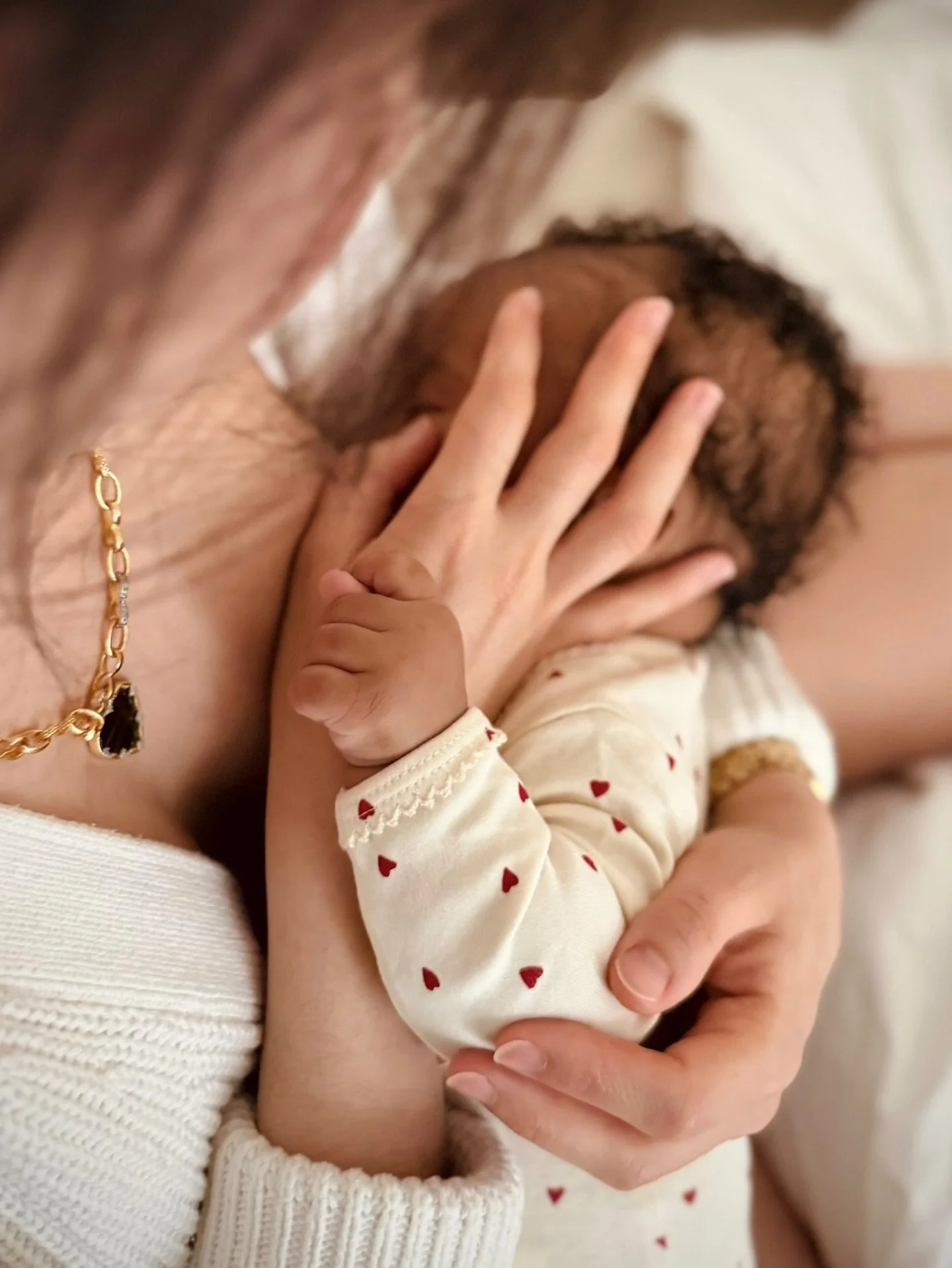 | Le corps maternel est g&eacute;n&eacute;reux. Pendant la grossesse et l&rsquo;allaitement, il donne tout &agrave; b&eacute;b&eacute;&hellip; La maman puise dans ses propres r&eacute;serves pour fournir &agrave; son b&eacute;b&eacute; tous les nutri