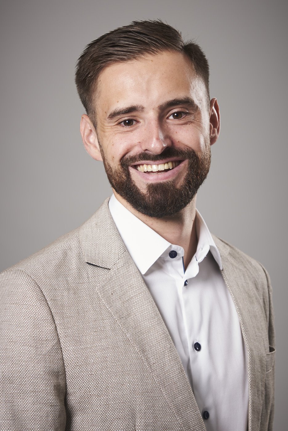 Bewerbungsfotografie vom Zürcher Oberländer Porträtfotograf Yannick Lyner aus Pfäffikon ZH.