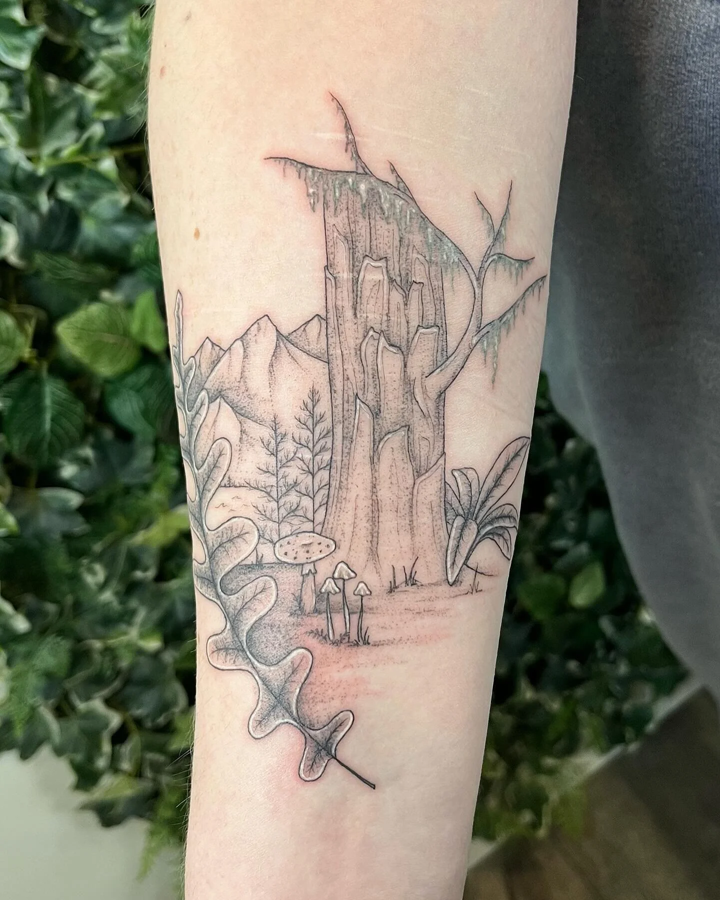 Flash piece done by Alex &mdash; check out her flash available on her instagram profile in the &ldquo;flash&rdquo; highlight bubble or in person at the studio! We&rsquo;re now open Thursday to Sunday 11am-5pm for booked appointments, placing deposits