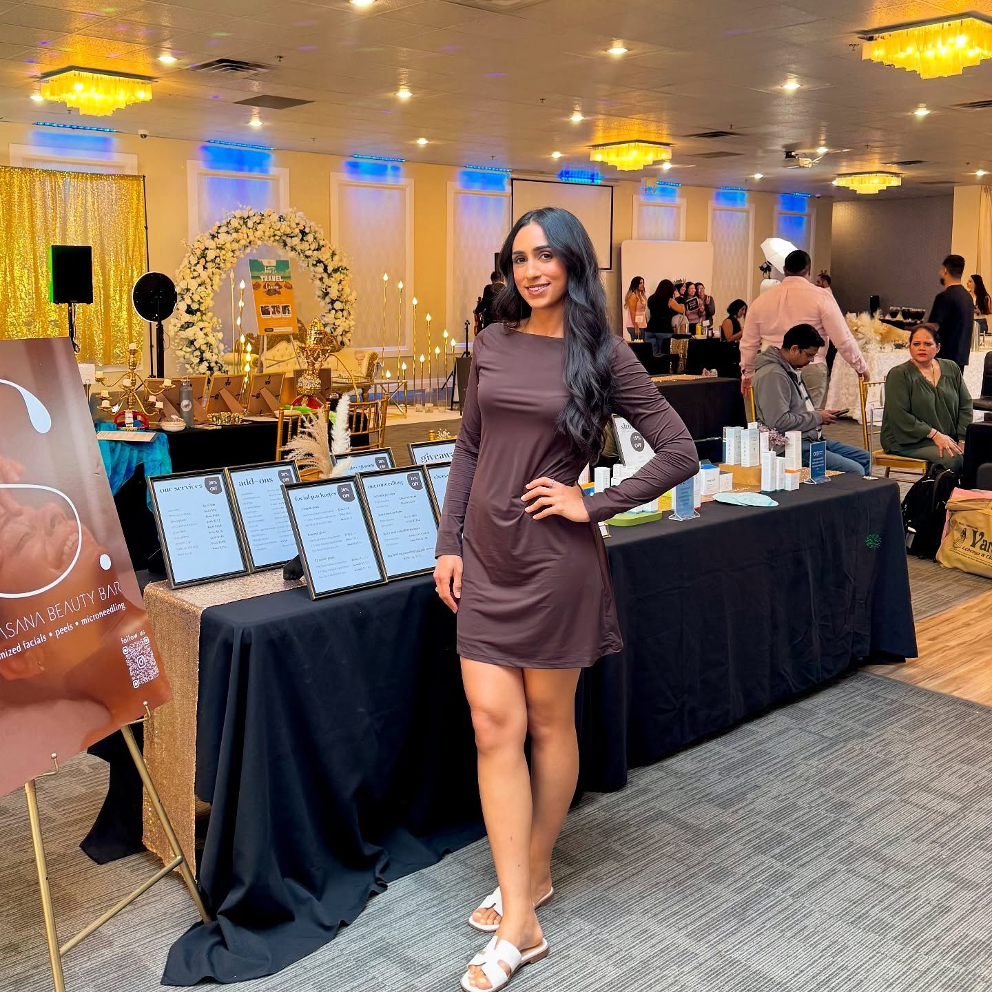 posted up at my first ever booth at a bridal expo like i know what i&rsquo;m doing.👩🏽&zwj;💼 new city, new energy, and i&rsquo;m just out here trying to make savasana beauty bar the go-to for that pre-wedding glow ✨ calgary, we&rsquo;re just gettin