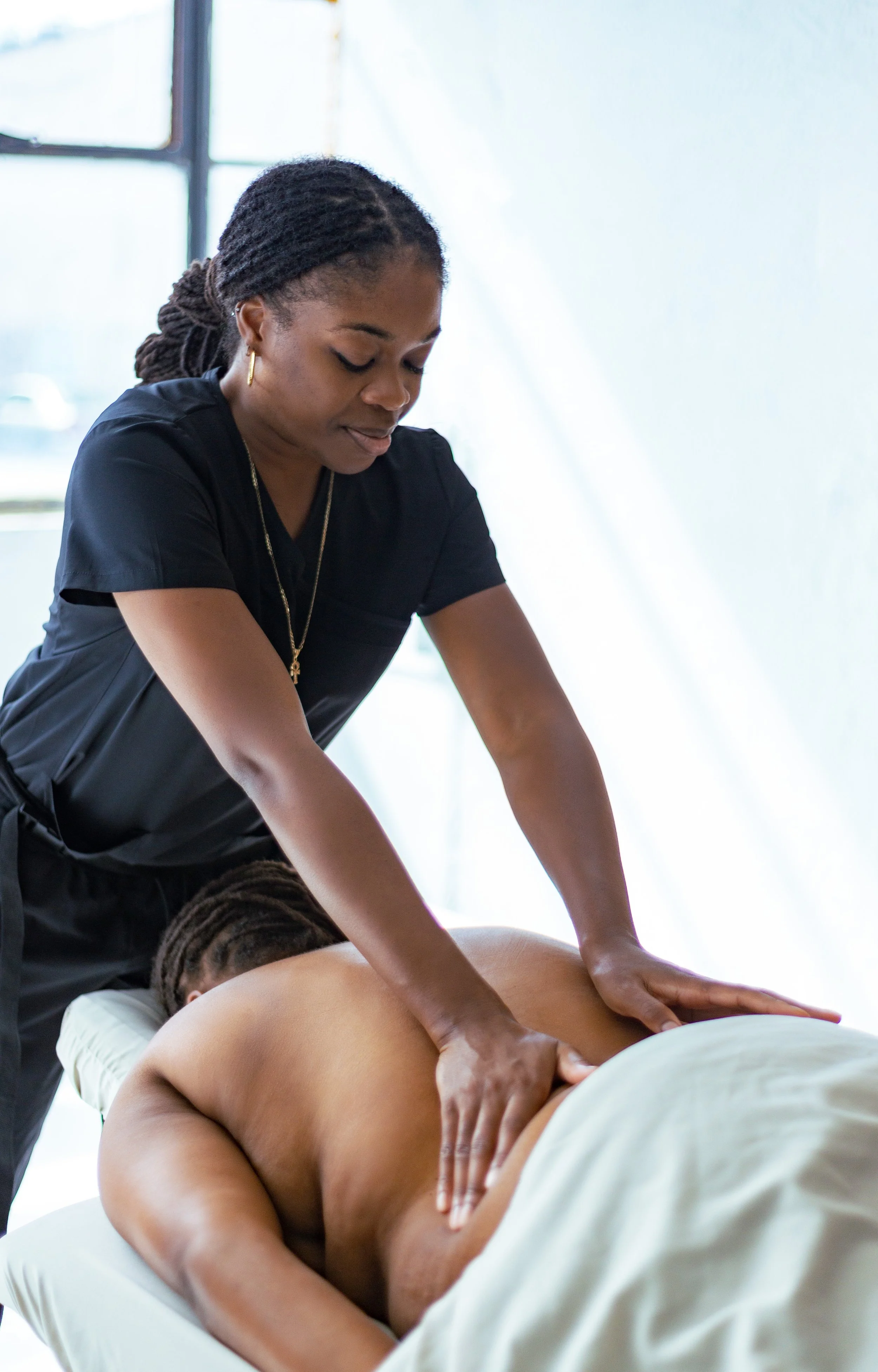 women receiving massage in montreal