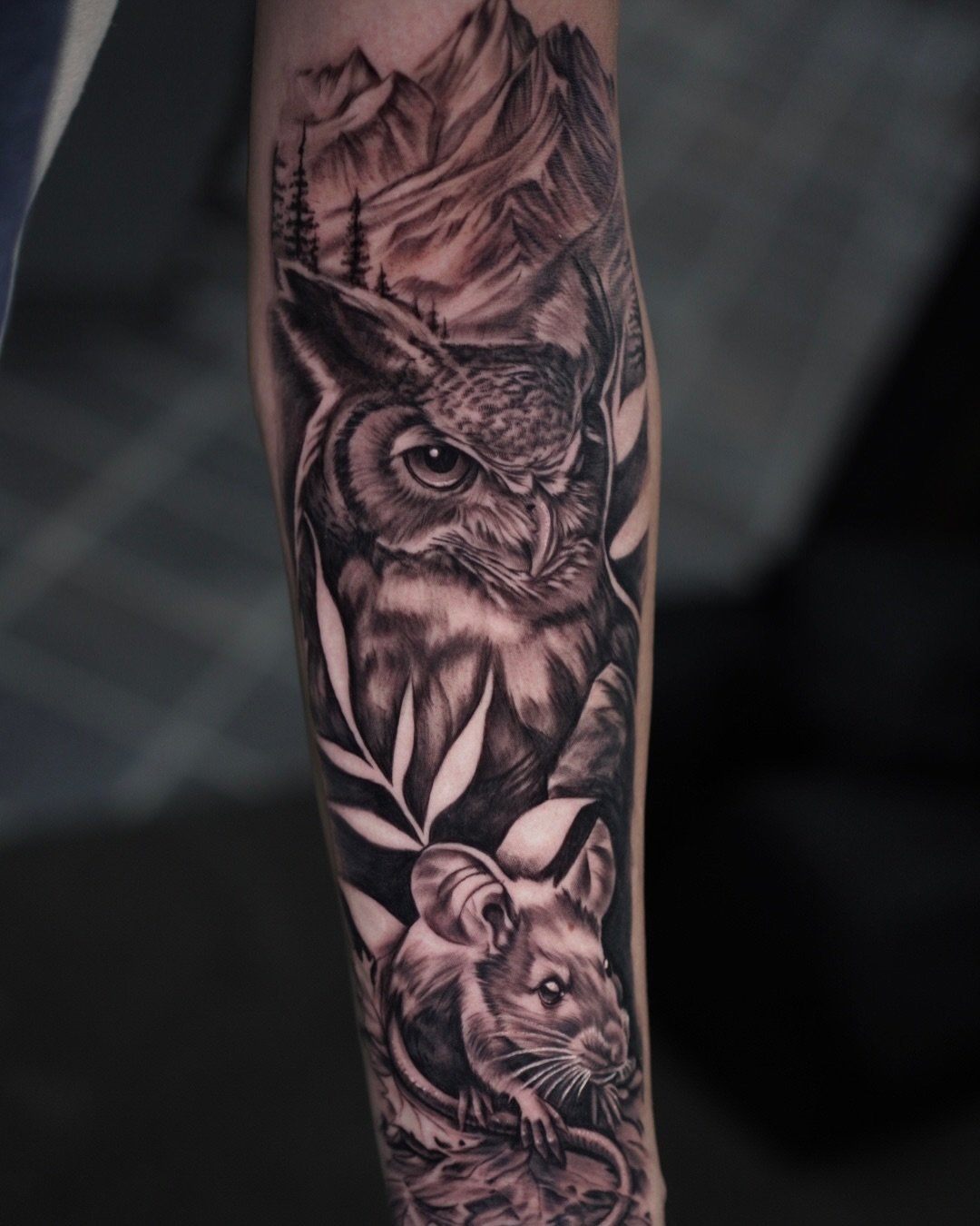 The field mouse is fast but the owl sees at night. @the_sanctuary_tattoo #empireinks #kwadronneedles  #dynamicblack #bgsu #masttattoopen #owltattoo #mouse #mountains #ohiotattooers #blackandgreytattoo #wildlife #wildlifetattoo