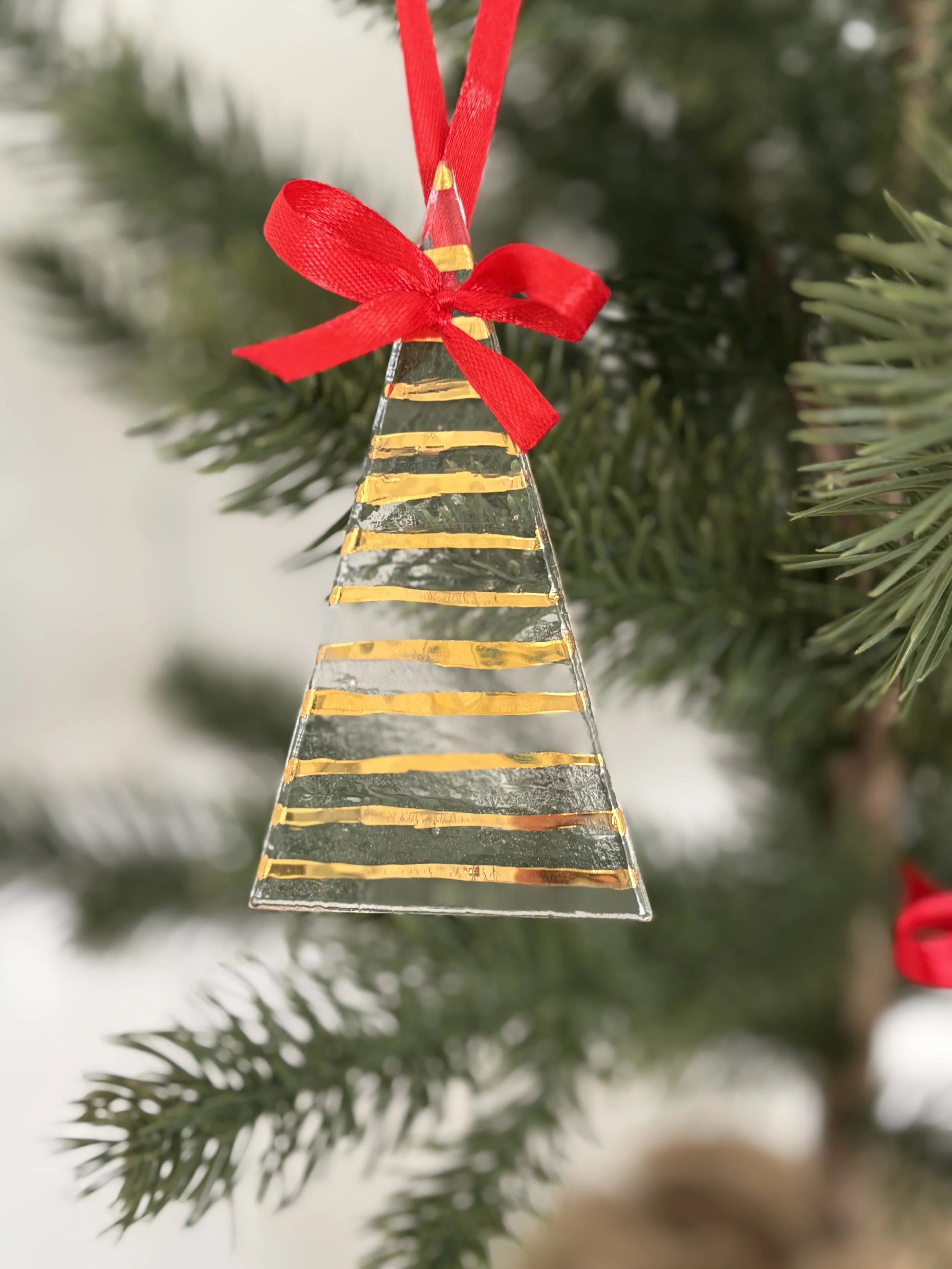 Christmas tree_gold_glass.jpg