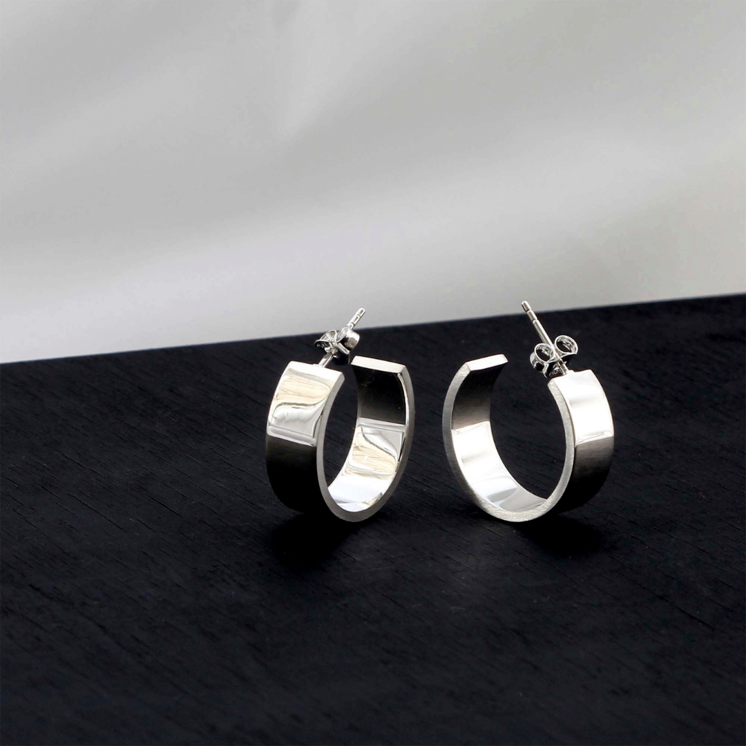 HillsdonS_7mmHoopEarrings_2025_photoSophieHillsdon.png