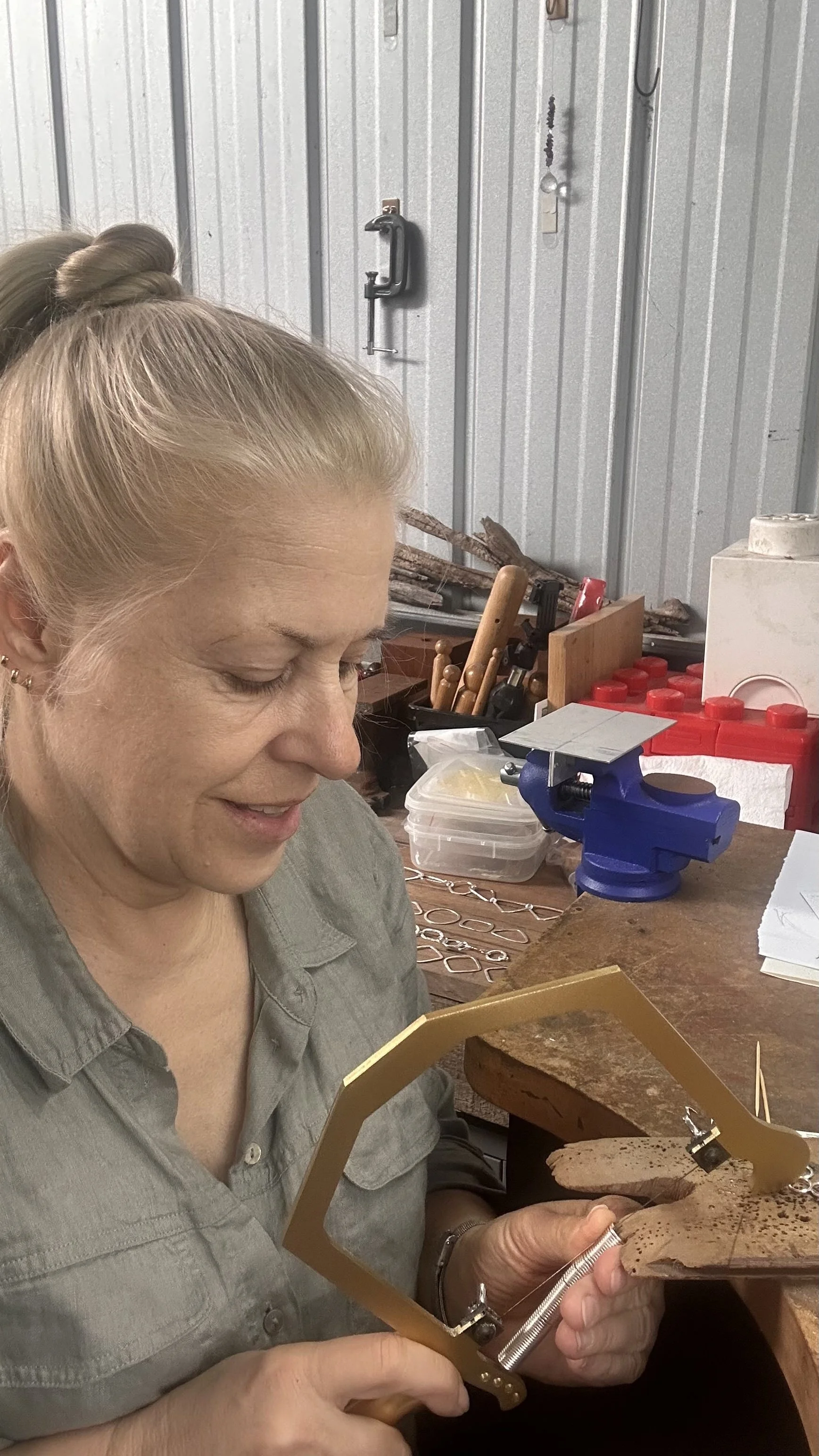 Renate-jewellery-behind_the_bench.jpg