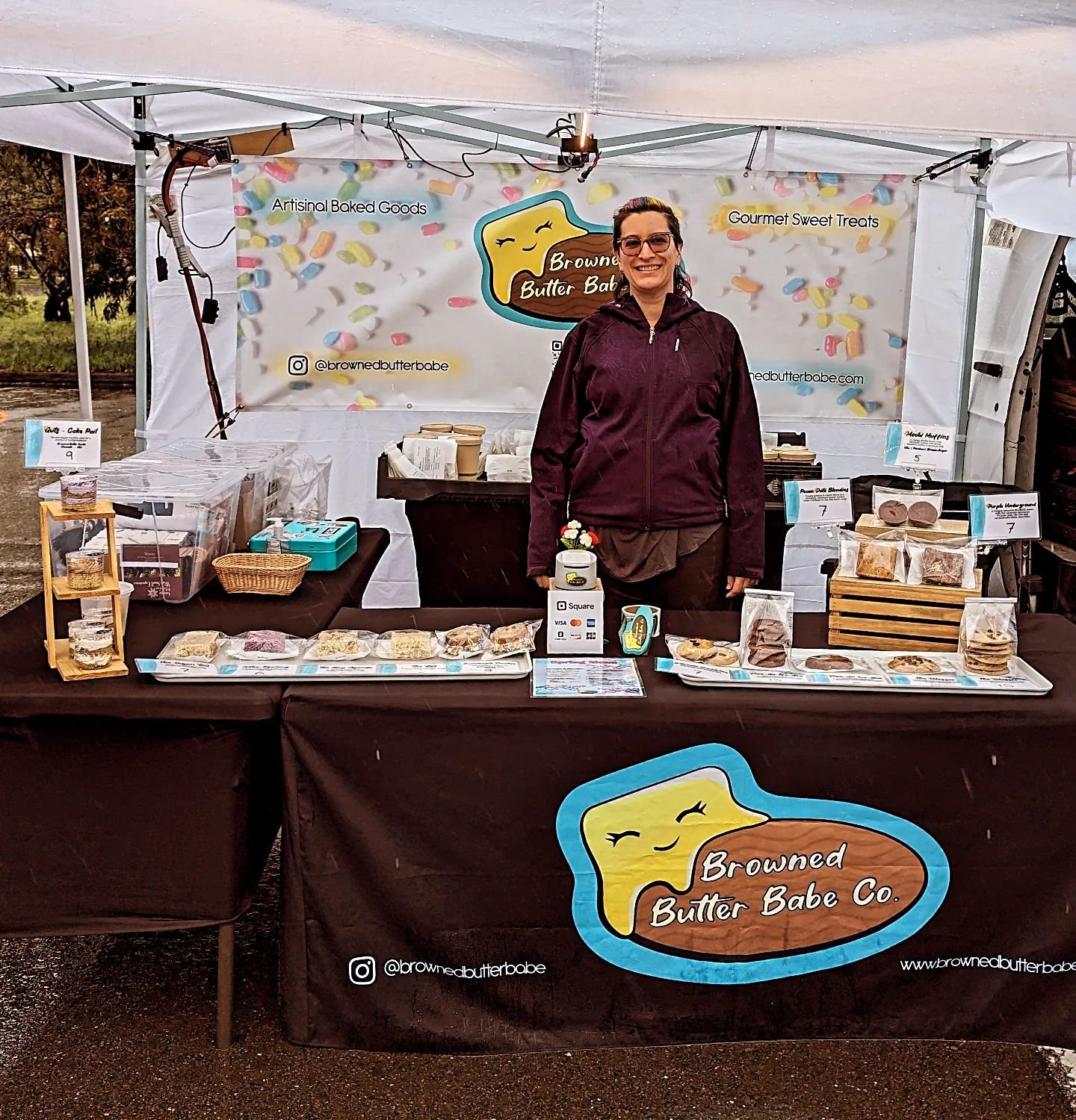 Our spirits aren't dampened by the rain. Stop by the @ohlonecollege.fleamarket and support a local small business! 
.
.
#rainraingoaway #rainyday #fleamarket #vendor #cottagefood