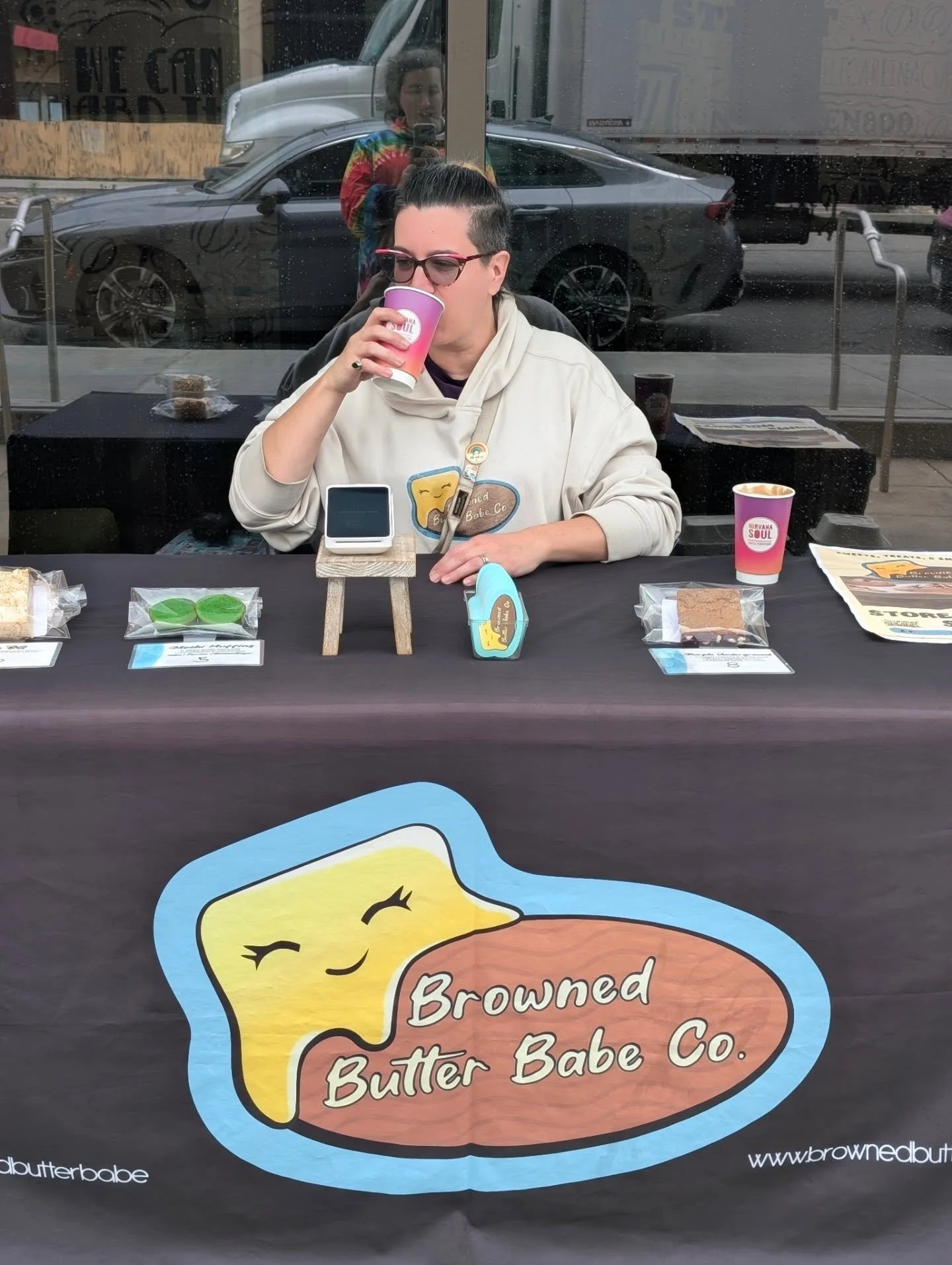 Tired bakery girl recharging with a delicious Mabuhay Ube latte form @nscupertino . Stop by for our limited Menu:
🟢 Pandan Mochi Muffins
💜 Purple Underground 
🟨 The OG Rice Crispy Treat 
We'll be here till 1pm
▪️
#popup #coffeeshop #latte #cuperti