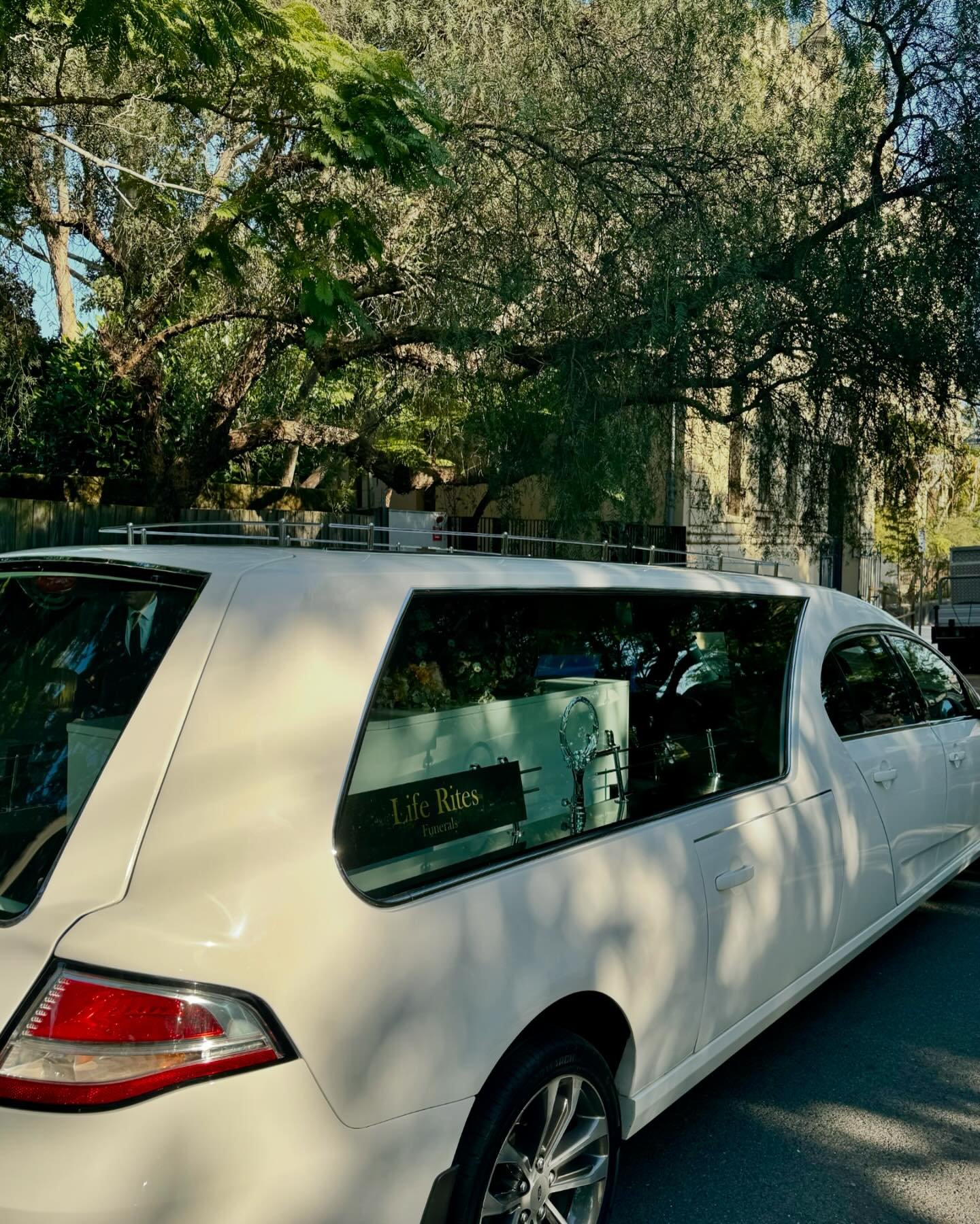 We love working with independent&nbsp;hearse company Dignified Transport. Here is one of their shiny hearses pulling up to Glebe Town Hall for a recent funeral. What kind of vehicle would you like to arrive at your funeral in?