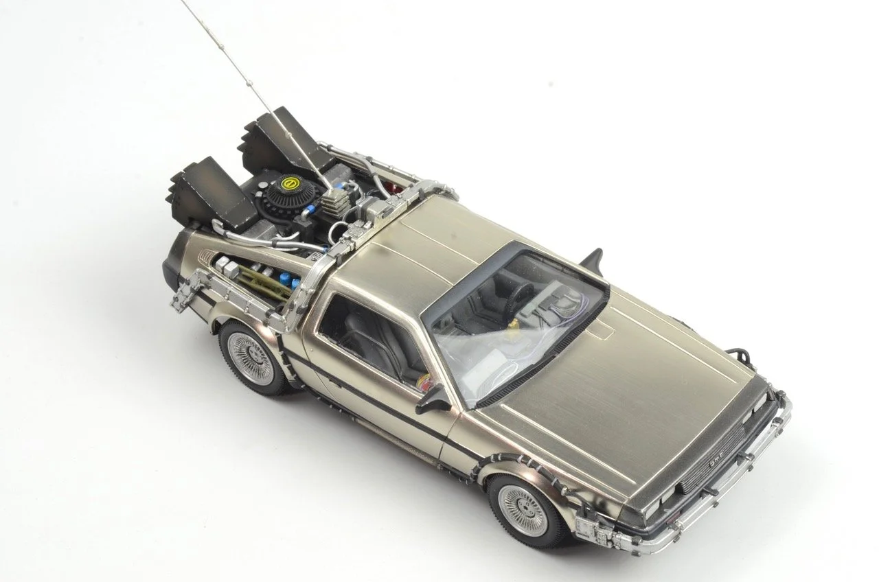 Finished pictures of the Polar Lights Delorean from Back to the Future