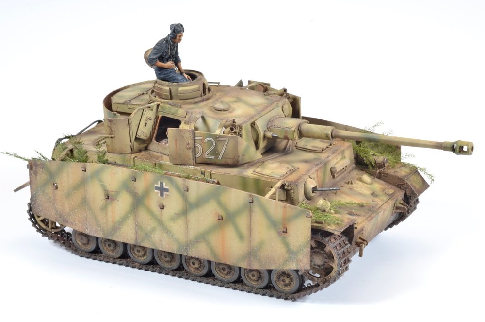 Panzer IV G with figure.jpeg
