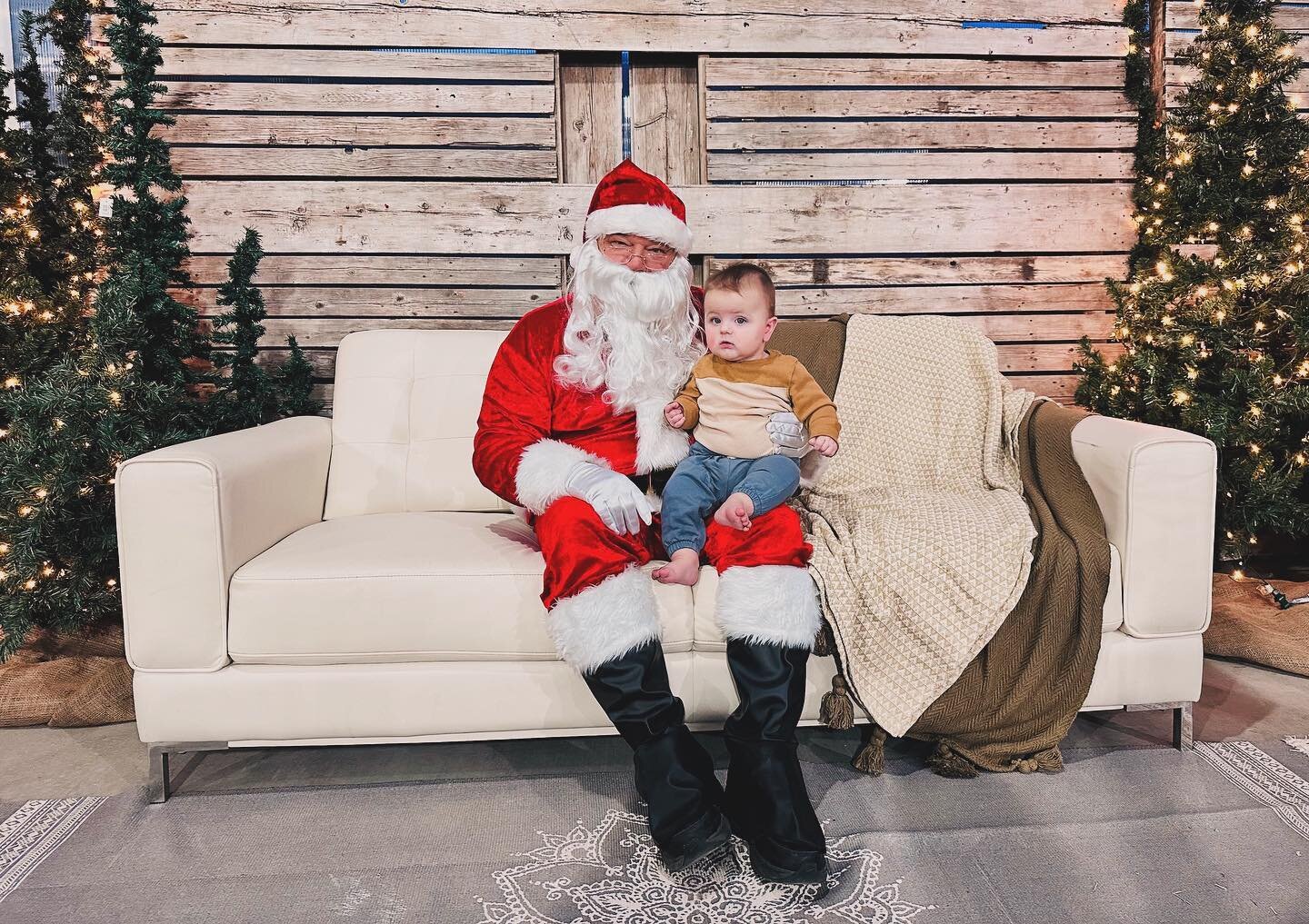 Santa is here until 9:00 tonight and Saturday from 11-3. He can&rsquo;t wait to hear about your wish list!
@winklerchristmasmarket @newleafgardencenter