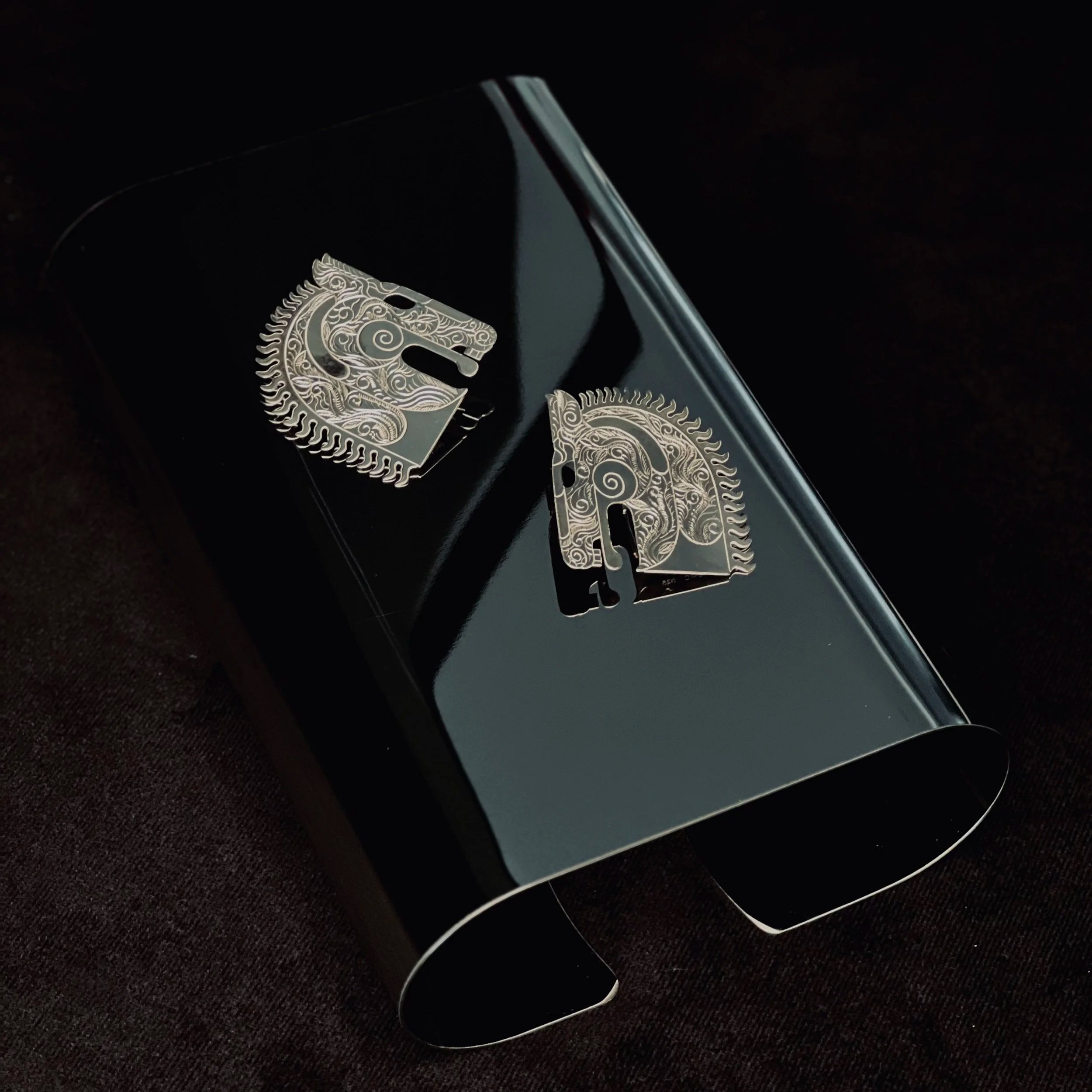 "MÃ" Horse Earrings