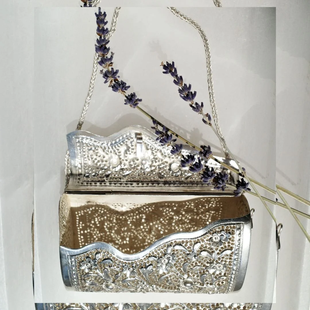Clutch with Flowers and Birds details (Curated)