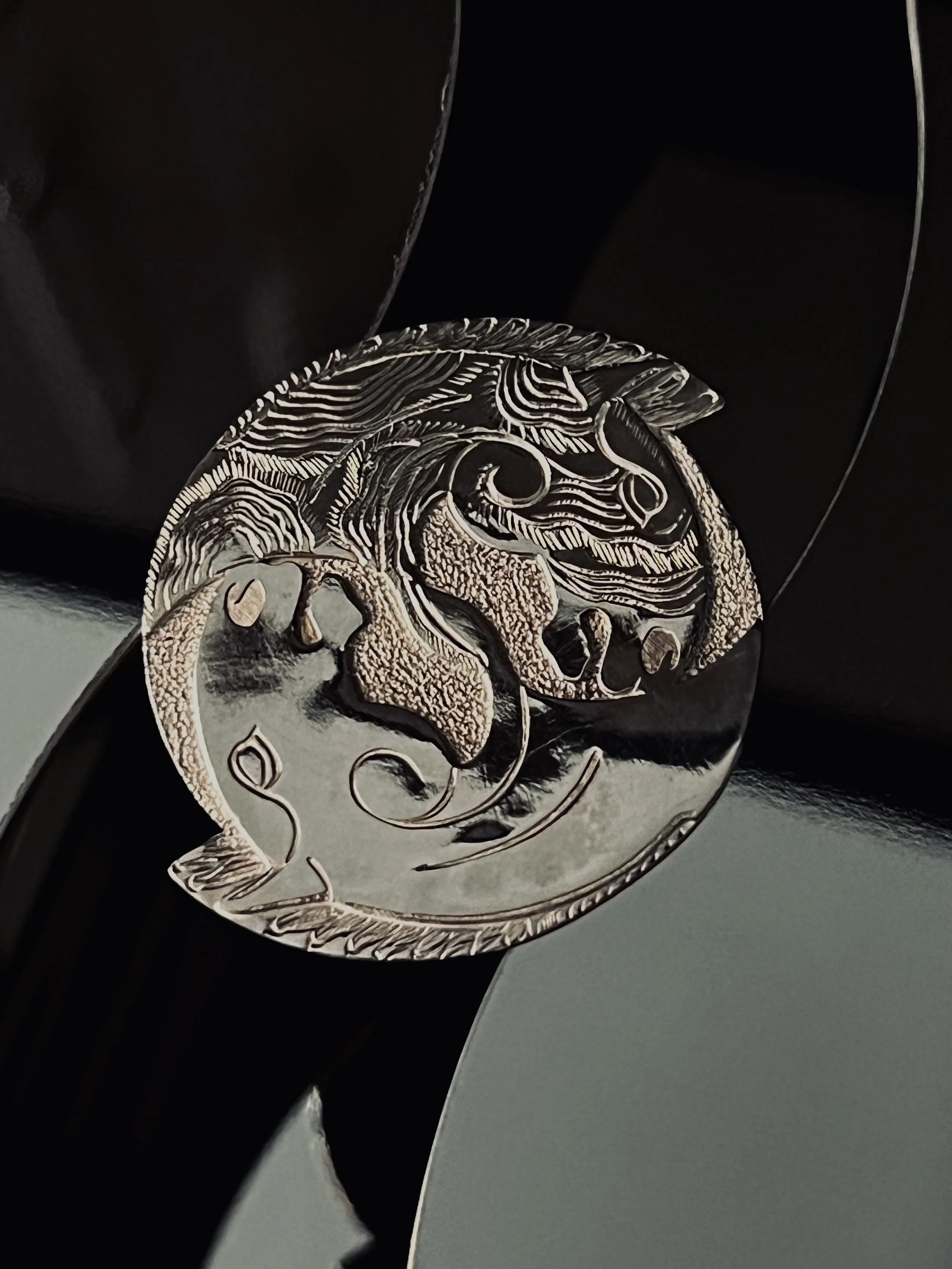 “MÃ” Symmetrical Horses Charm