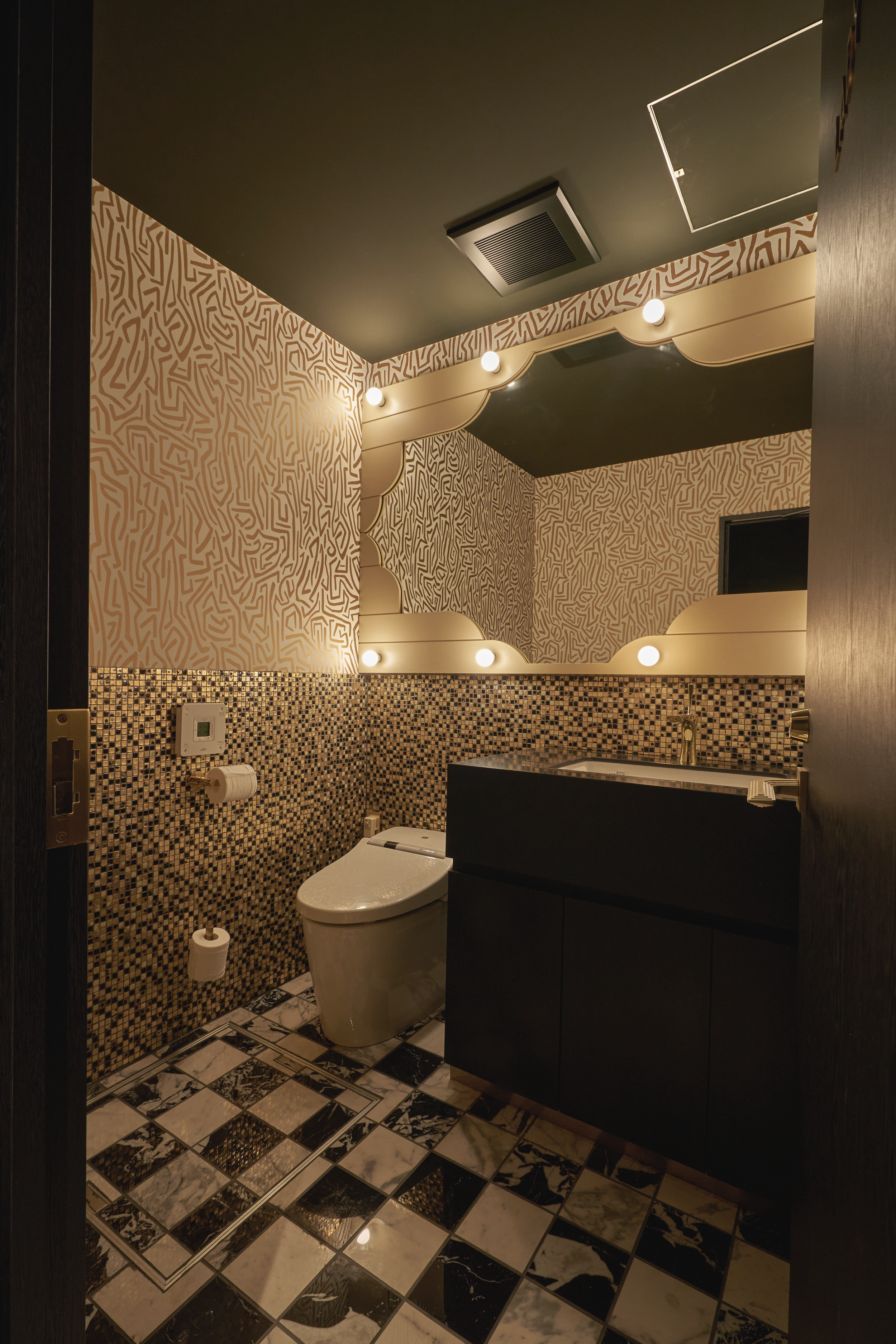 Satin — main bar atmosphere