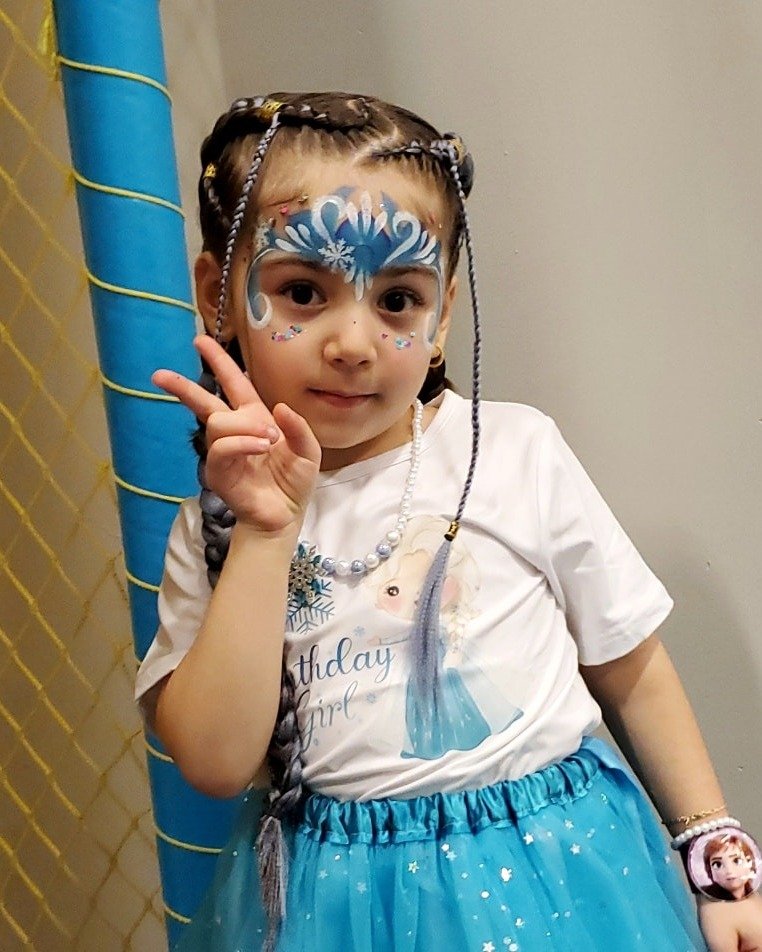 ✨ Super cute Elsa themed party. Her braids were sooo cute, looked like a frozen princess! ❄️ If you would like face painting for your Elsa party, DM us!

🎨 Face &bull; Body Painting
🌈 Matte &bull; Glitter Tattoos
✨ Bling Bar
📍 Greater Toronto Area