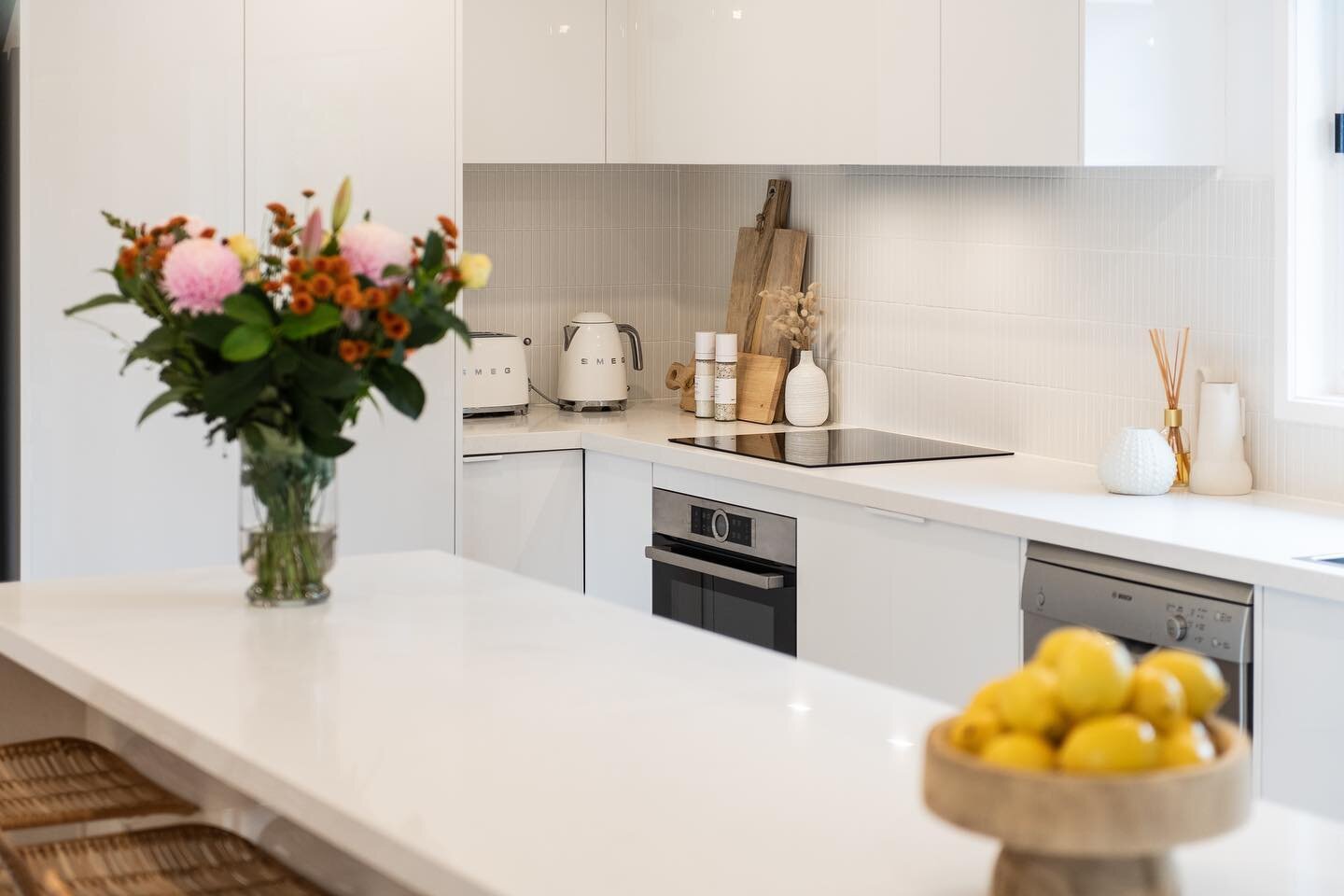 Cozy kitchen living at our Frankston South  project.
.
.
#electrician #kitchenlighting #striplights #morningtonpeninsula