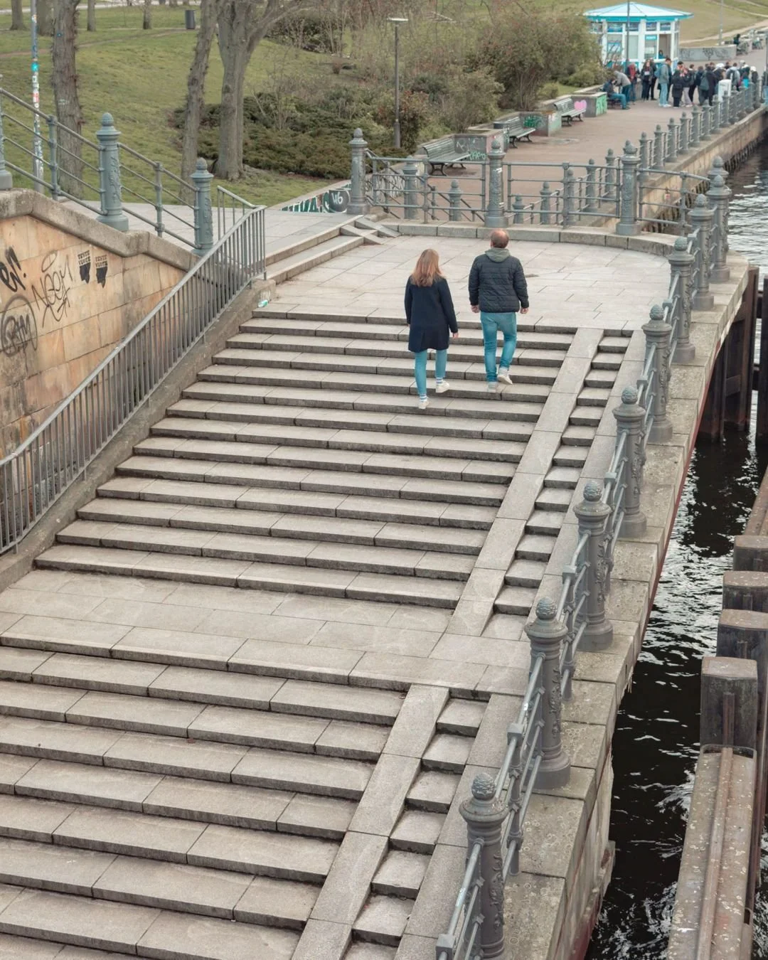 Stairs by the river. 

.
.
.
.
#lightsofsidonia#travelexposurephotography#worldphotoagency#yourshotphotographer#womenphotograph#adventure#berlin #travelberlin #germany #visitberlin#berlinlovers#urbanphotography#instaberlin#weloveberlin#nikonpictures#
