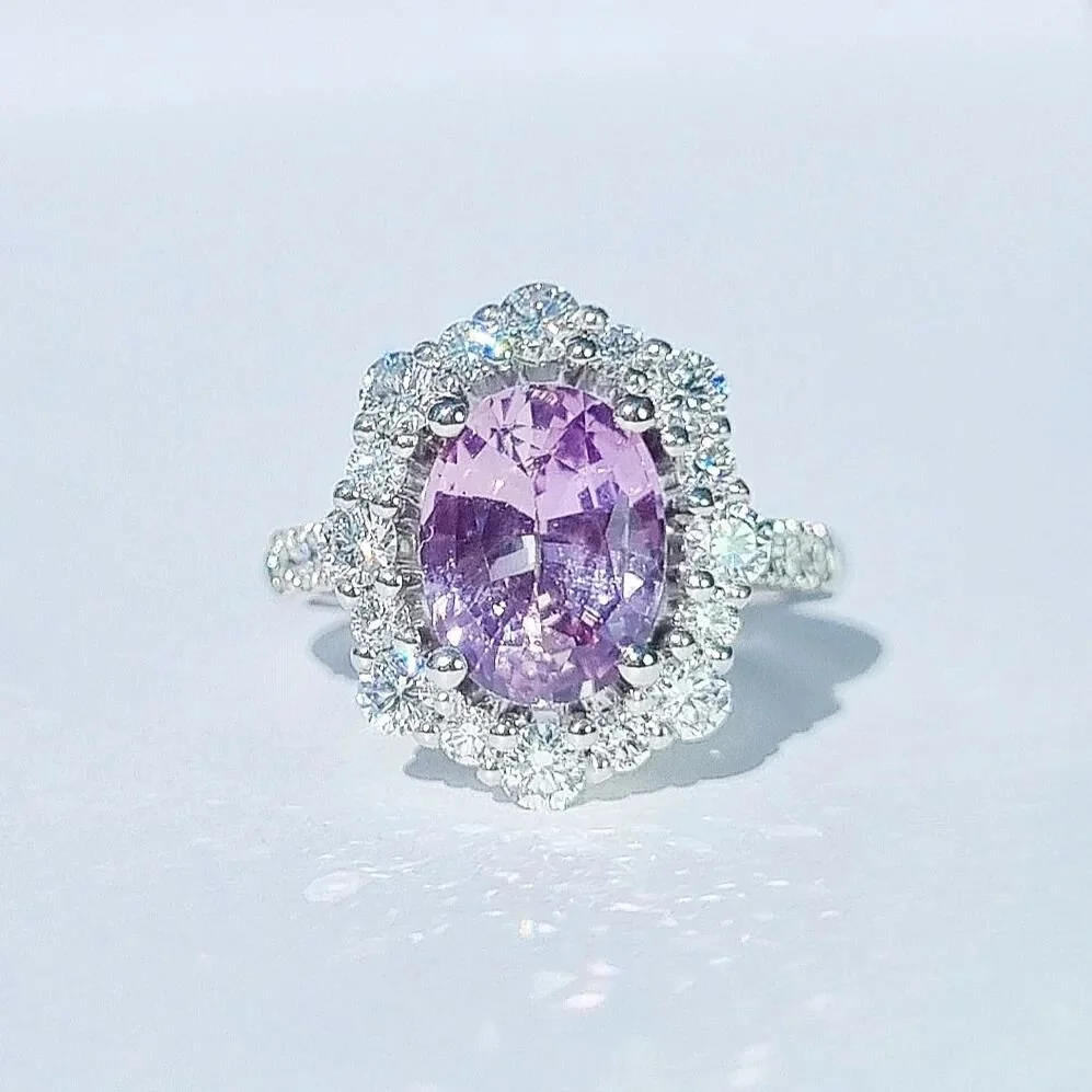 Another view of the Madagascan sapphire engagment ring 😍. It's a honour to be chosen to design and make significant pieces like this, especially knowing it will be worn everyday. If your looking for a ring that's unique consider going bespoke and we