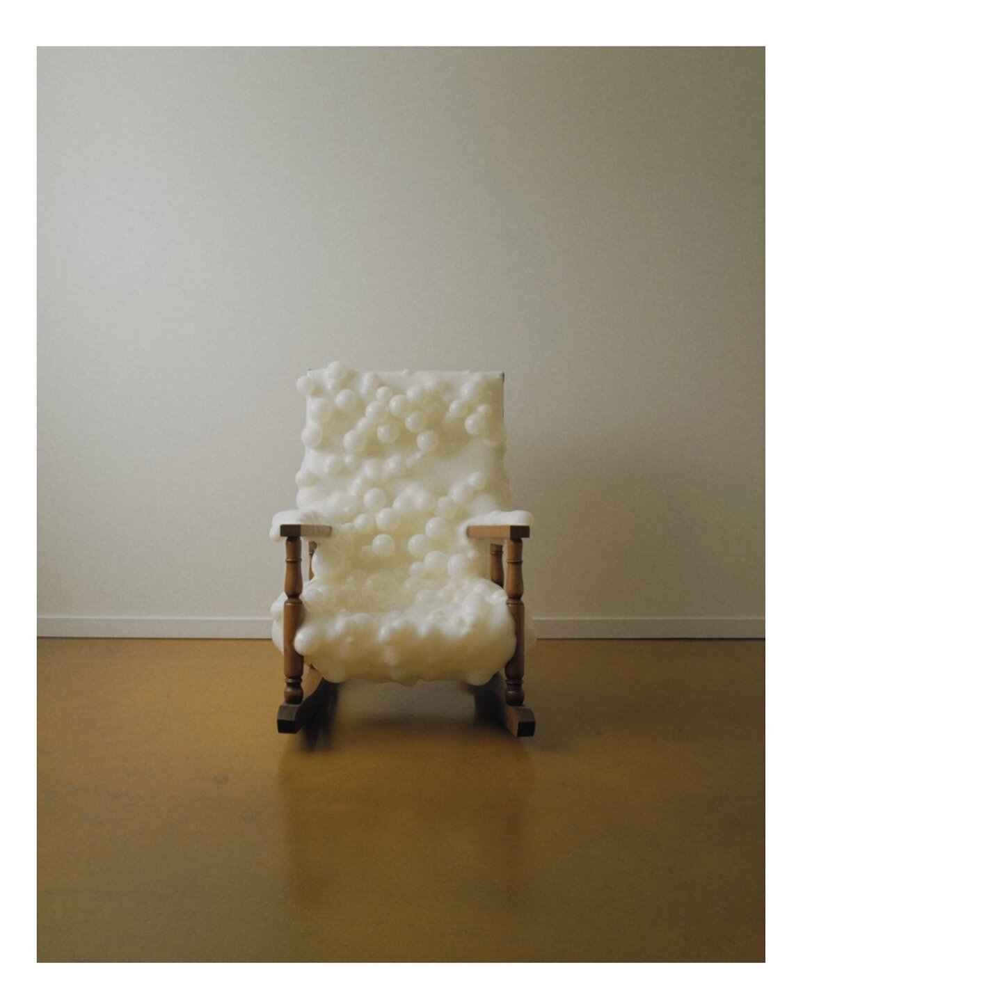 ARTIF |  Effervescent Rocking Chair
.
.
A creative concept based on the Brutalist Rocking Chair
@elisapesch__
.
.
.
.
.

#vintagefurniture #vintage #interiordesign #brutalism #midcenturymodern #midcentury #midcenturyfurniture #antiquefurniture #mcm #