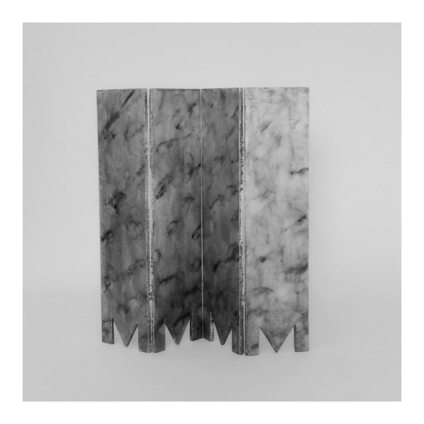 MID CENTURY MODERN | Timber Fire Screen.
.
.
Mid Century
Finish: Foil Clad, Timber
Dimensions: H92 cm x W92 cm x D25 cm
Qty: 1
.
.
.
.
.
#vintagefurniture #vintage #interiordesign #brutalism #midcenturymodern #midcentury #midcenturyfurniture #antique