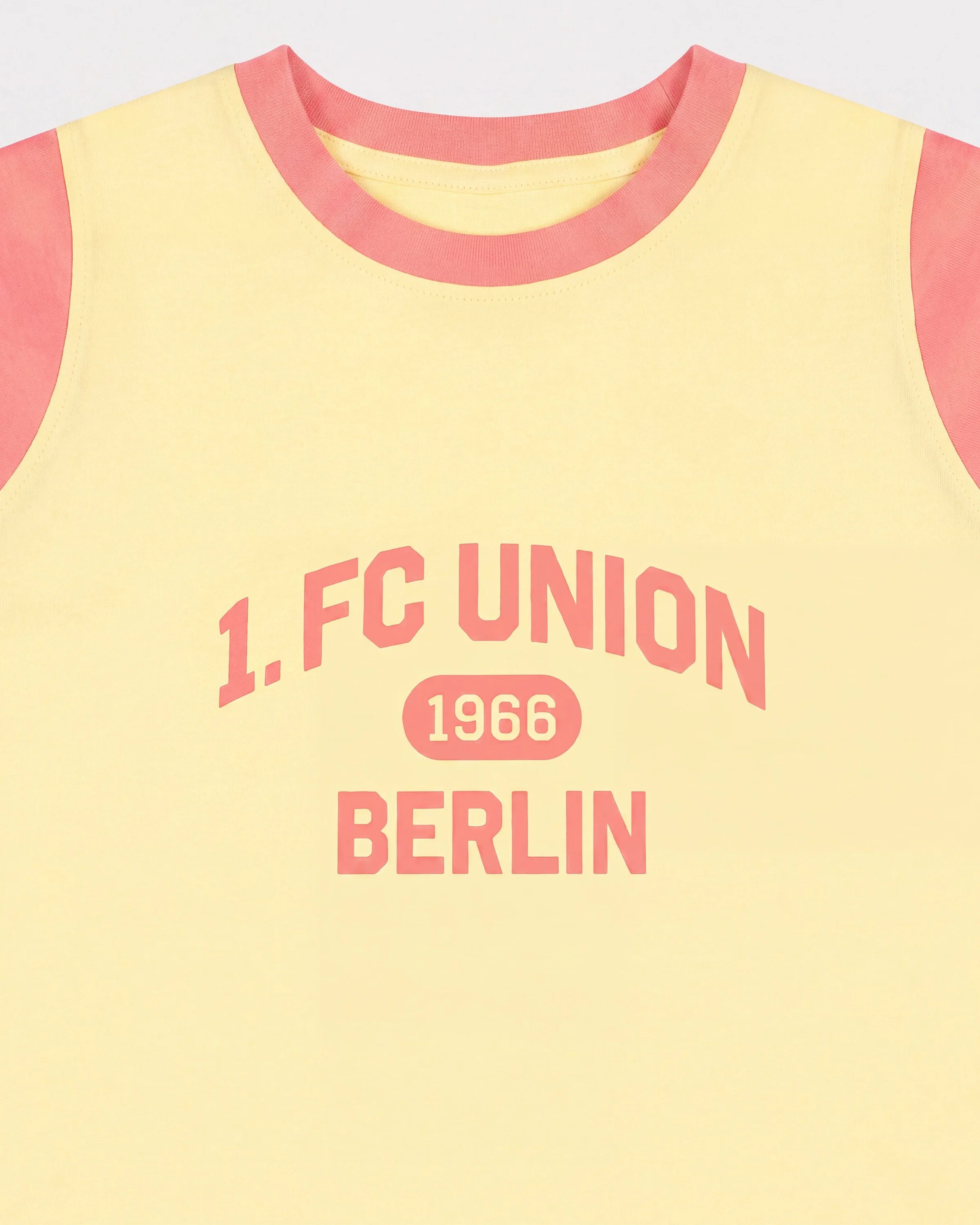 101_beyond-pitch-collection_fitted-t-shirt_detail.jpeg