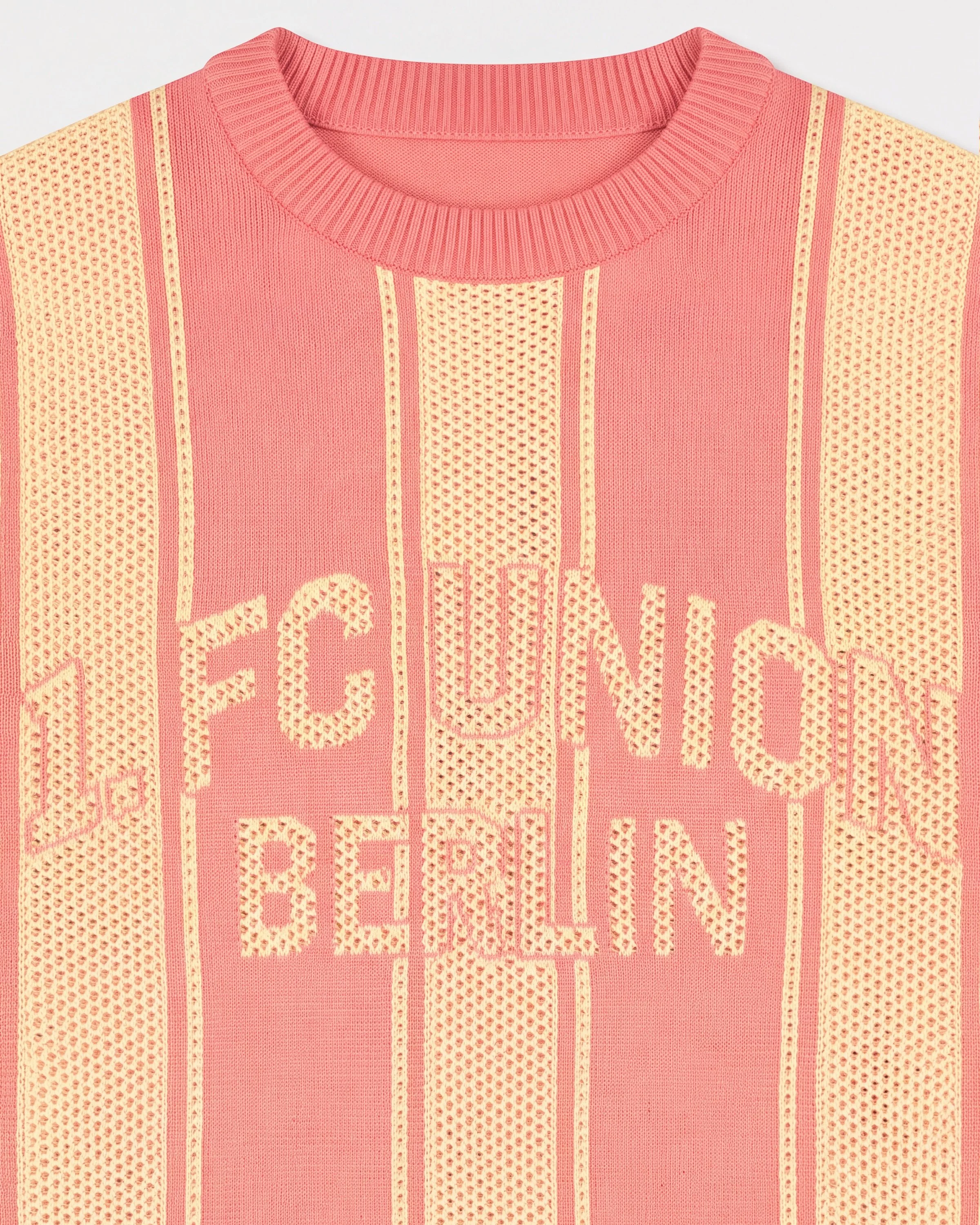 101_beyond-pitch-collection_knit-sweater-coral_detail.jpeg