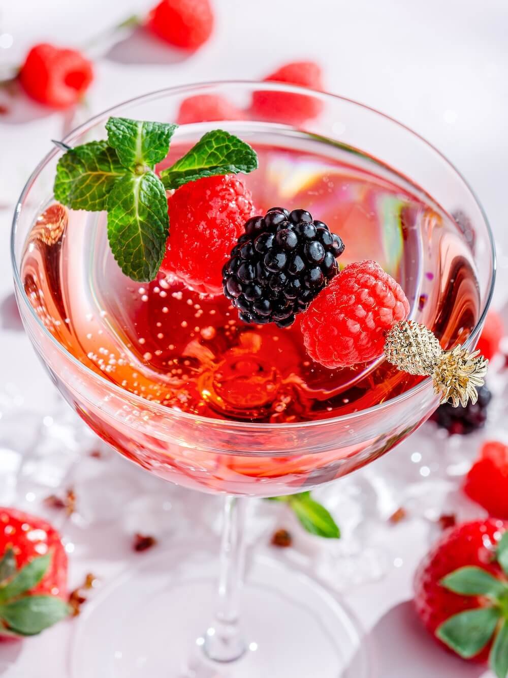 berry gin cocktail