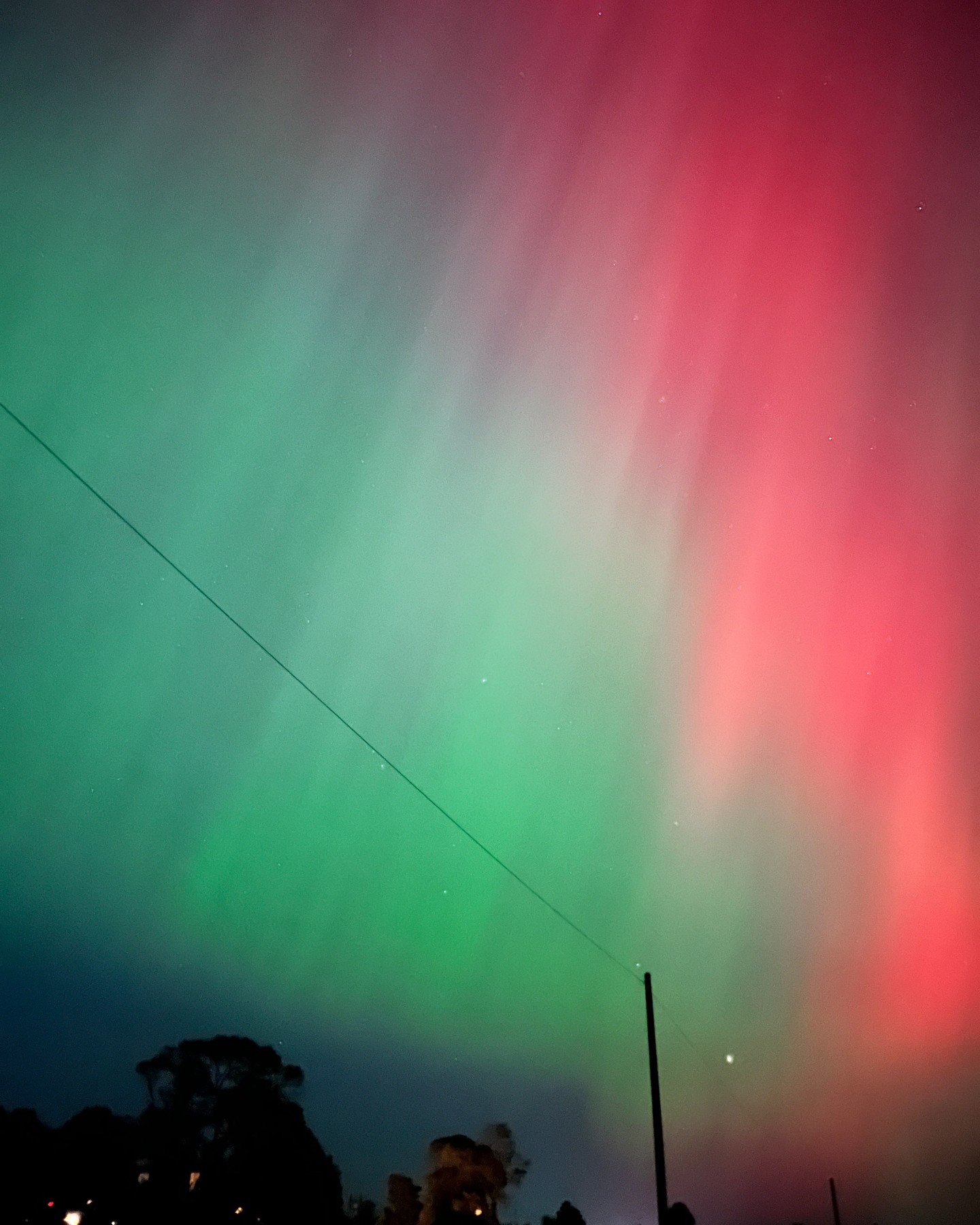 Amazing auroras in East Lothian last night! It was fabulous to finally catch this after years of missing out, especially memorable as it had been Rebecca's last day at her old job before moving on to a new one. #aurora #eastlothian