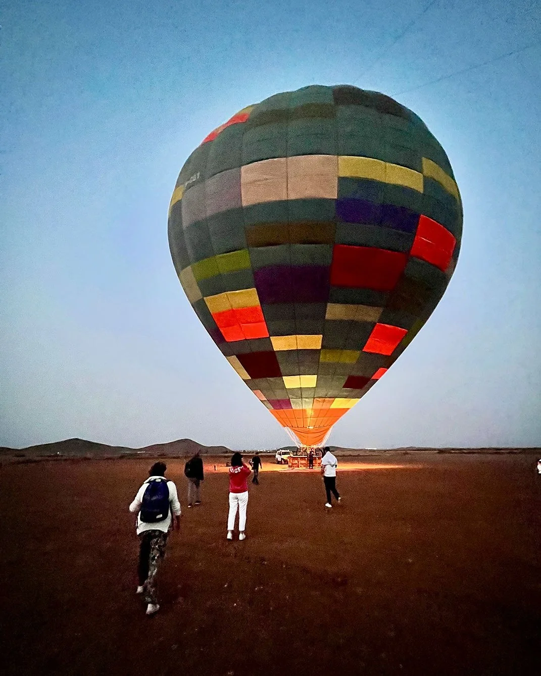 Hot air ballooning at dawn in the dessert by Marrakesh at the end of May. It was a wonderfully peaceful &amp; calm experience, apart from the occasional gas burn for elevation which was akin to being roasted alive. #marrakech #hotairballooning