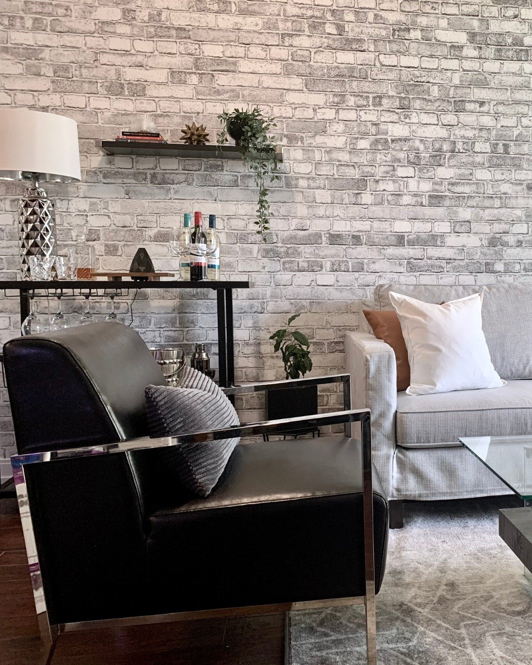 🏙️ City Apartment Makeover &mdash; From Cookie-Cutter to Chic &amp; Sophisticated ✨

We&rsquo;re excited to share this stylish transformation where a standard city apartment was reimagined into a refined, modern home with personality and purpose. Wi